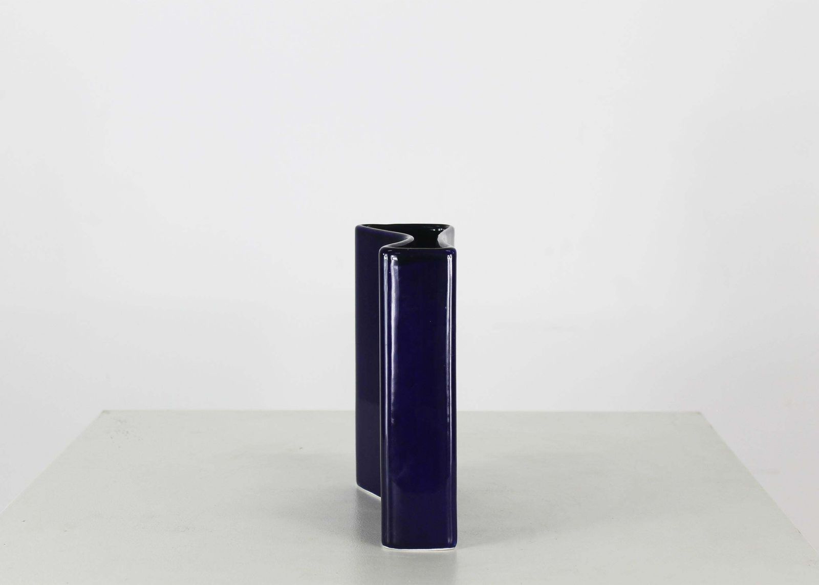 photo furniture Angelo Mangiarotti Set Of Three Ceramic Vases By Fratelli Brambilla 1960s