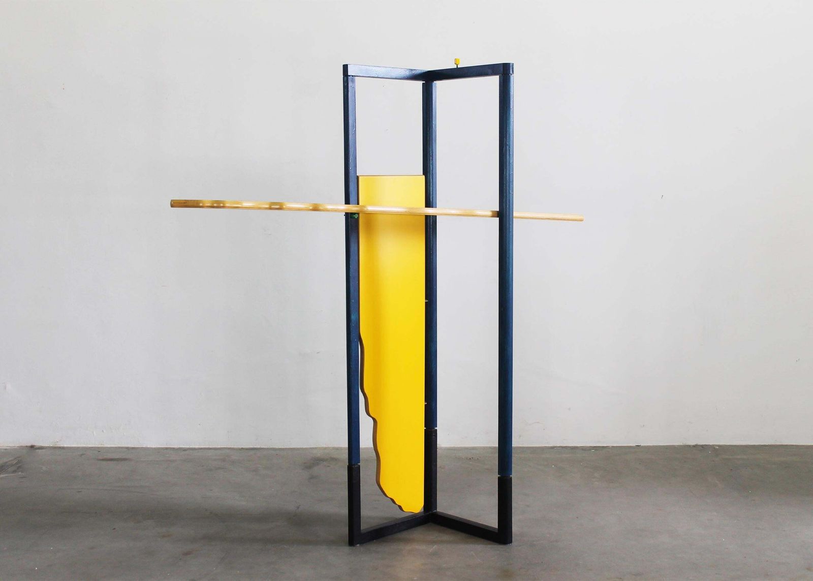 Gaetano Pesce Luigi (O Mi Amate Voi?) 902 Shelf In Lacquered Wood By Bernini 80s photo Furniture