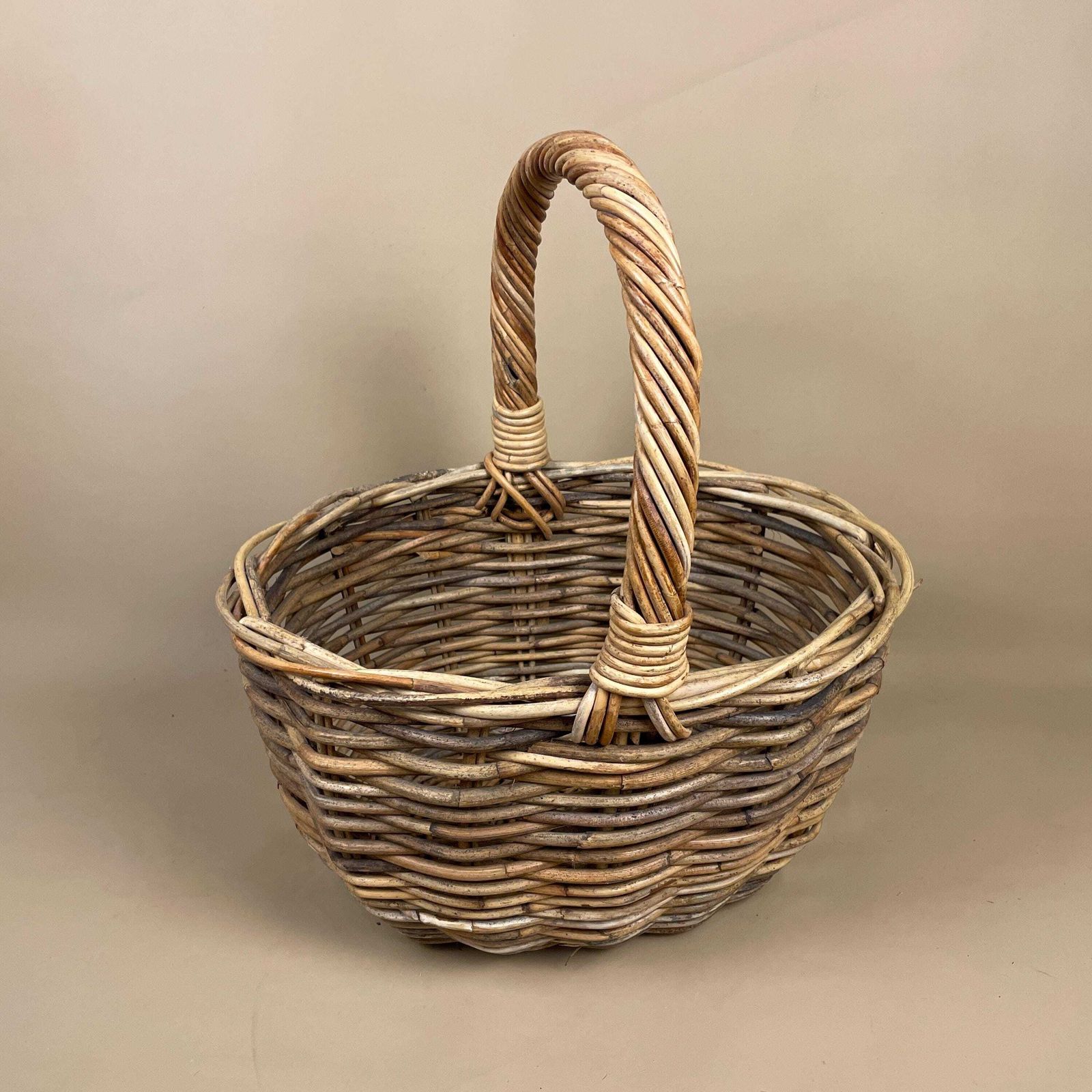 Vintage Oval Basket Woven Wicker Brown Storage Log Wooden Handle Antique Round Wood Brown Cottage Farmhouse Picnic Bag Handmade
