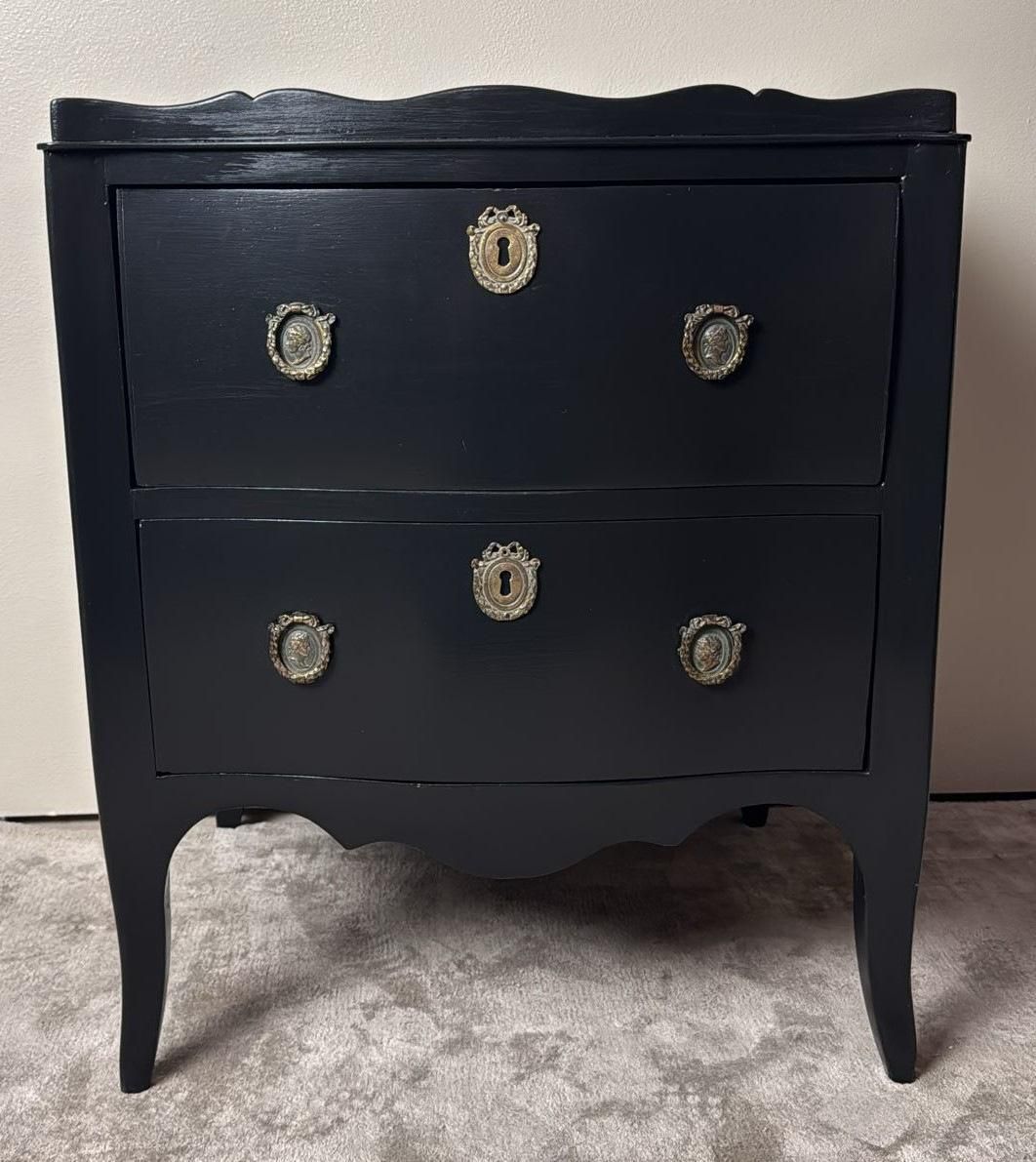 Louis XV Style Black Lacquered Walnut Chest Of Drawers With Bronze Decorations photo Furniture