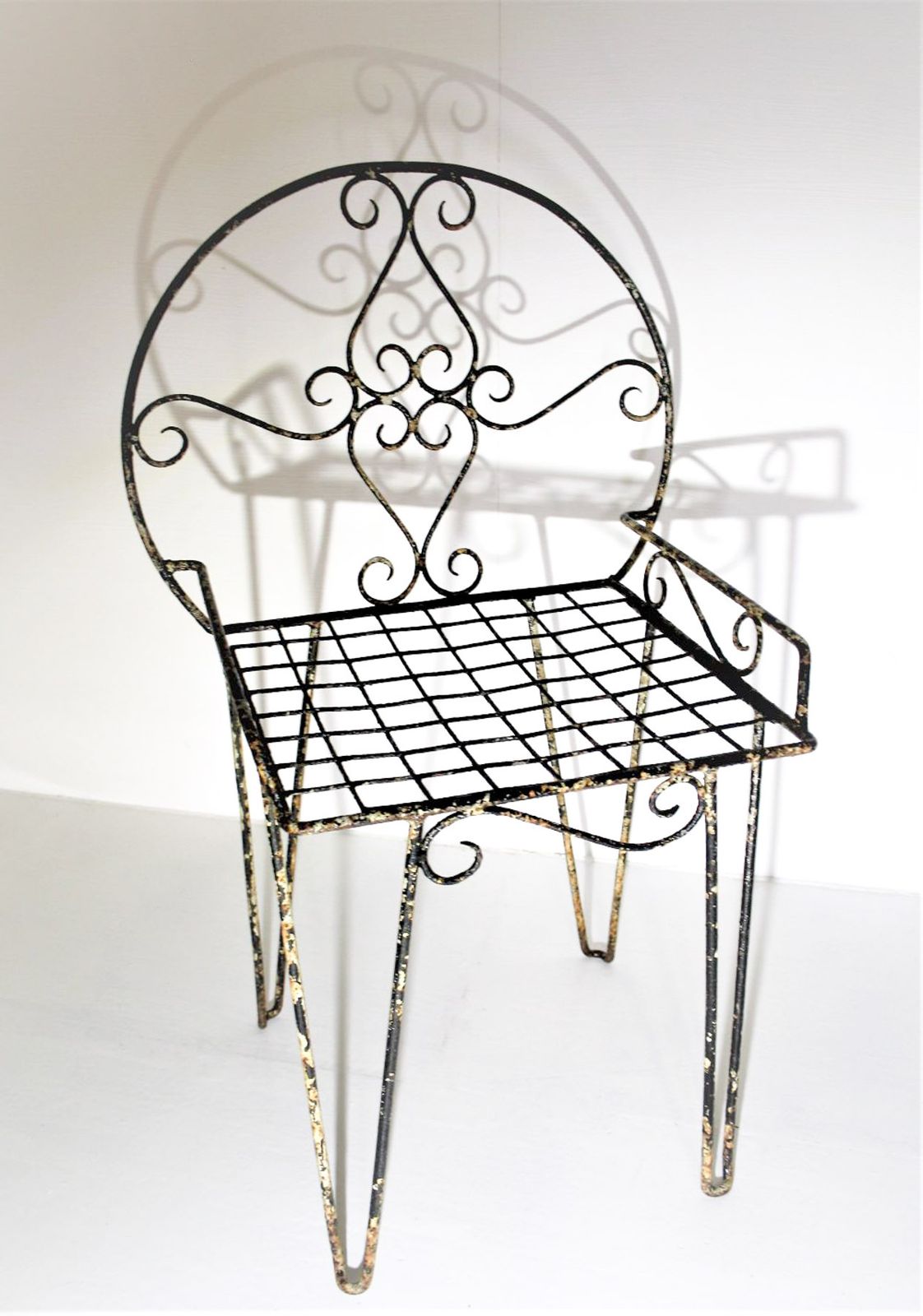 photo vinterior Beautiful Weathered Wirework Scroll Iron Garden Chair