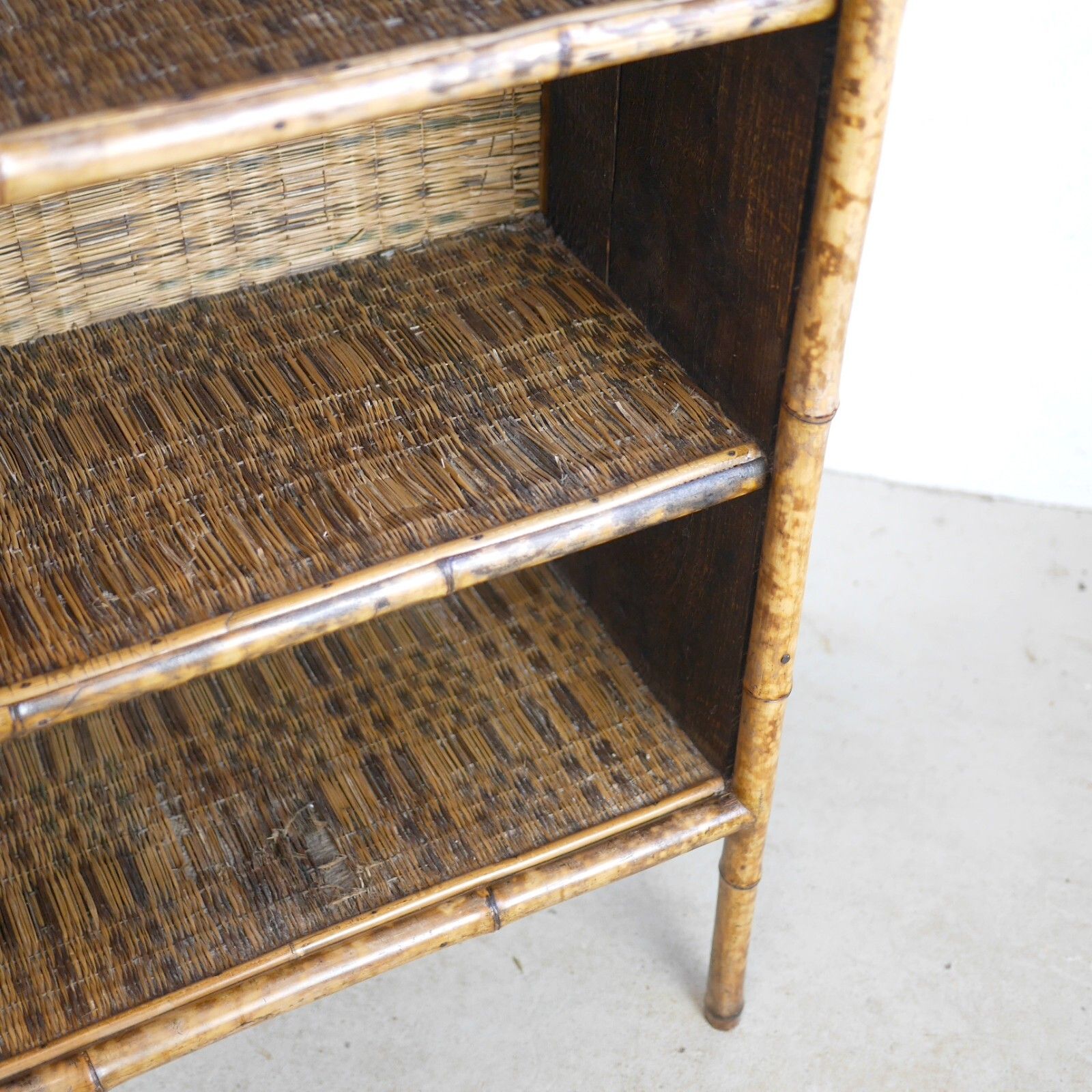photo vintage Antique Victorian Tiger Bamboo Cane Rattan Shelving Unit Bookcase #102863