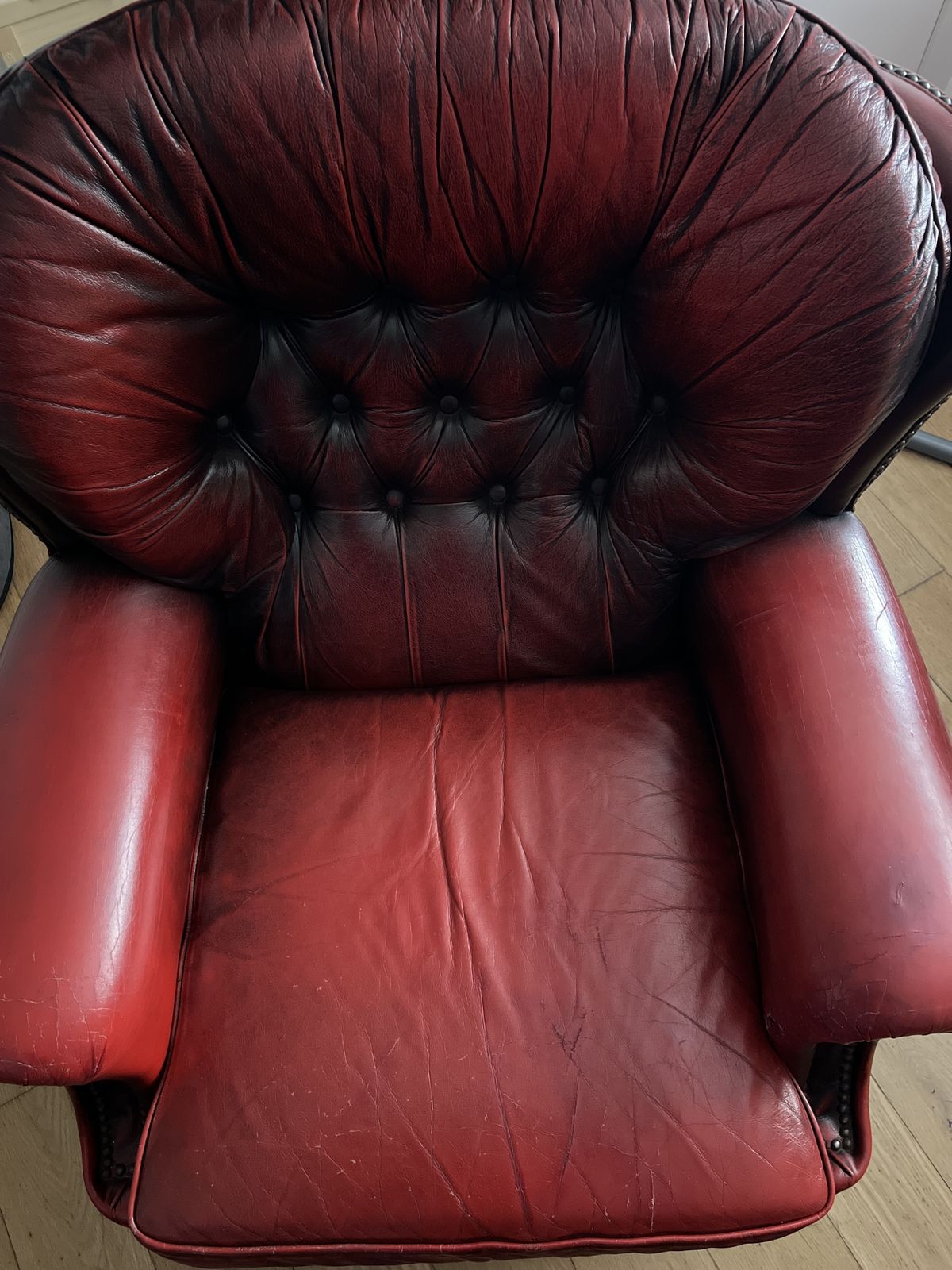 Vintage Chesterfield Leather Armchair — 1995 — Classic Oxblood Red