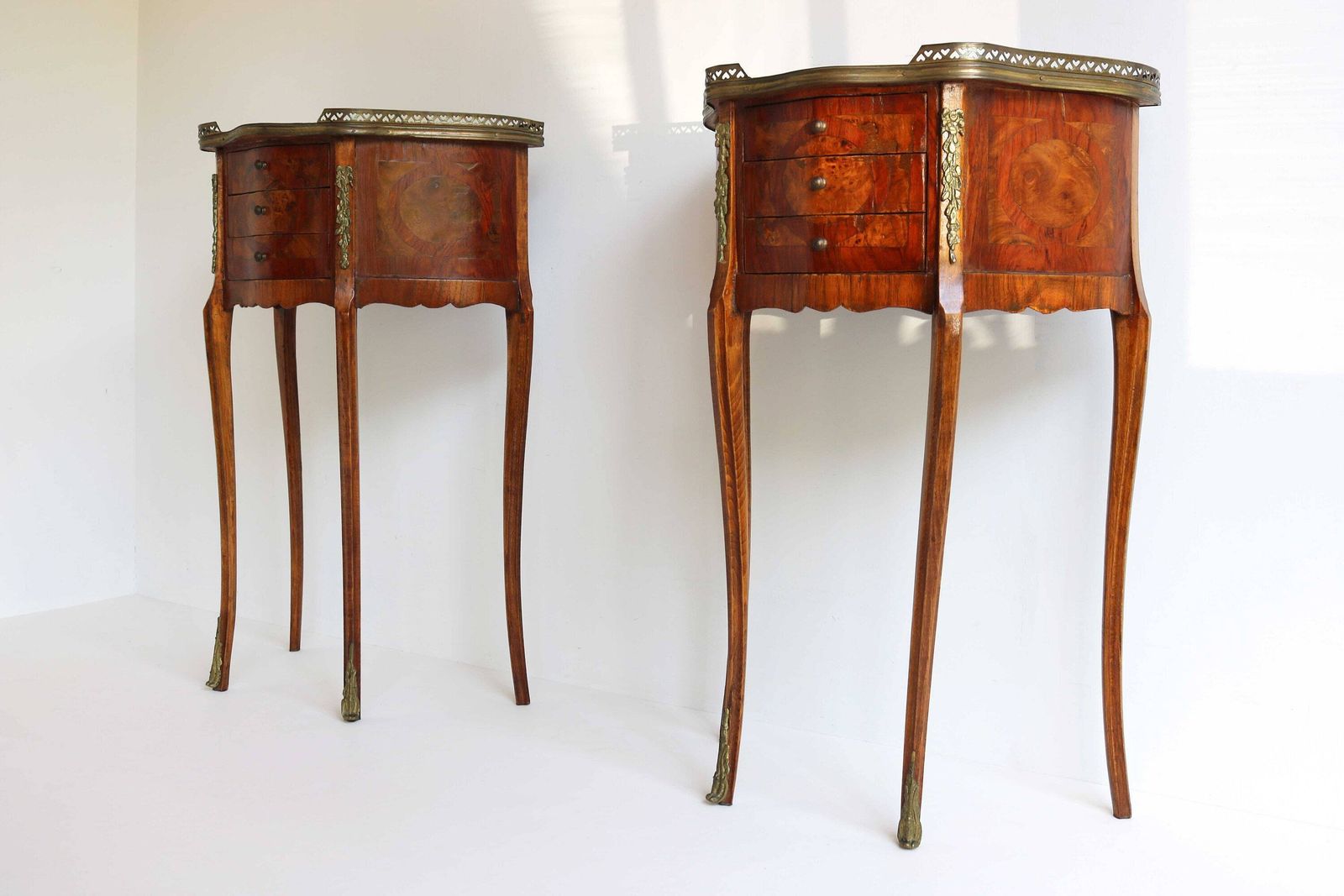 Vintage Paar Franse Nachtkastjes – Louis XV Stijl Met Marqueterie En Ormolu Beslag, Ca. Jaren 1960 photo 2092.0