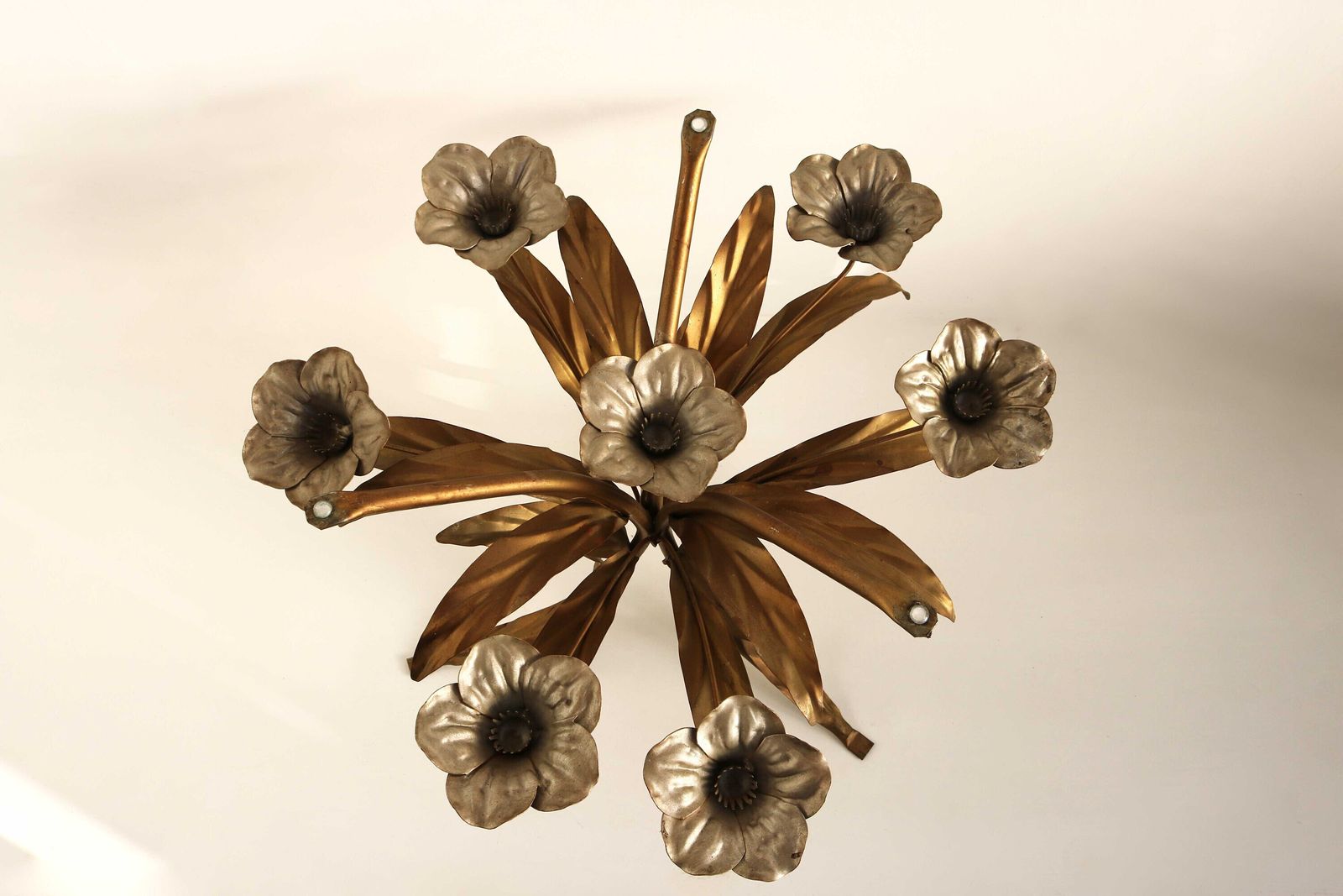 Mid Century Verguld Florentijns Bijzettafeltje Van Hans Kögl – Hollywood Regency Verguld Metaal Duits Rond Salontafeltje 1960s Design Rookglas Tafel photo vintage