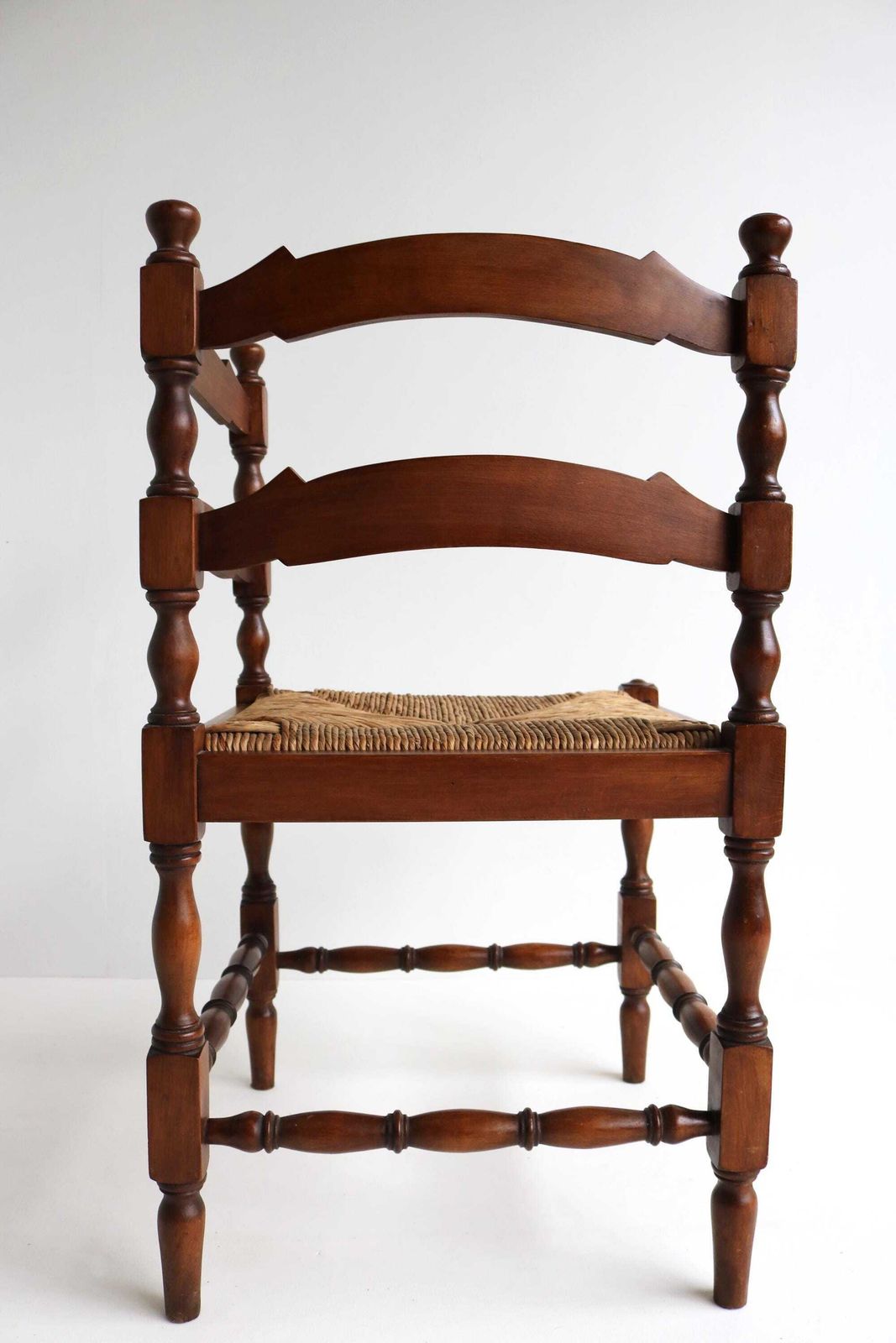 Antieke Hoekstoel – Gedraaid Hout & Gevlochten Biezen Zitting – Jaren 1930, Boerenhoeve Stijl photo Meubels