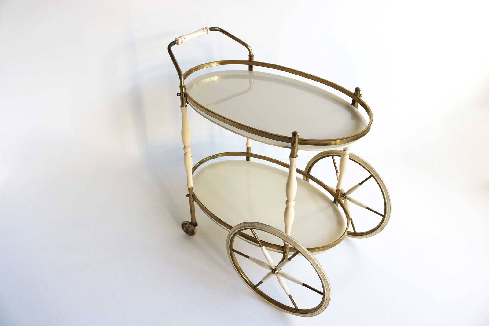 Hollywood Regency Shabby Chic Crème Lak Goud Ovaal Mid Century Trouwfeest Barkar Neoklassiek Serveertafel Trolley Messing Glas Thee Jaren 1960 photo buy