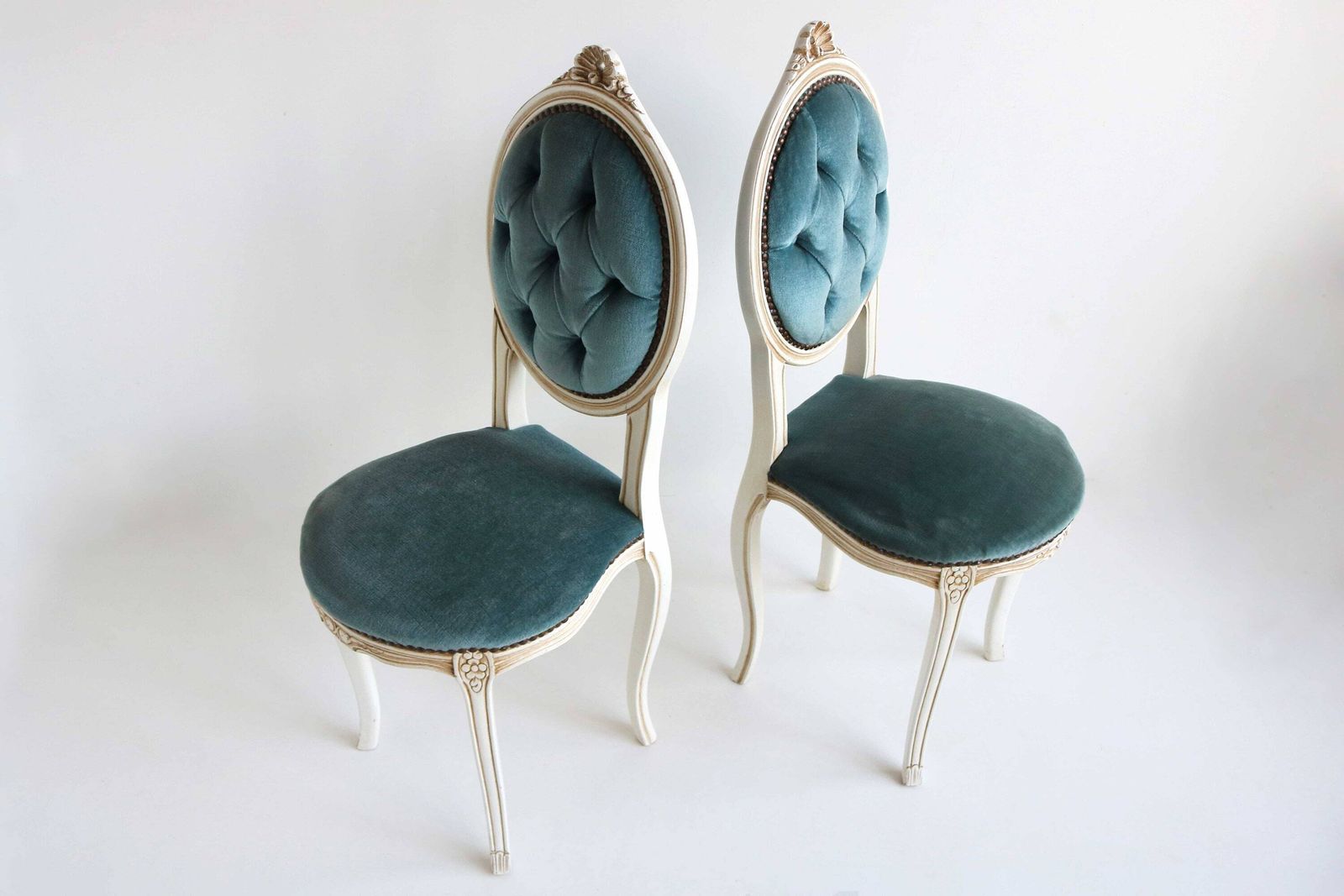 Paar Boudoirstoelen In Regency Stijl – Set Van Twee Fluwelen Stoelen Met Handgesneden Frame, Jaren 1960 photo for sale