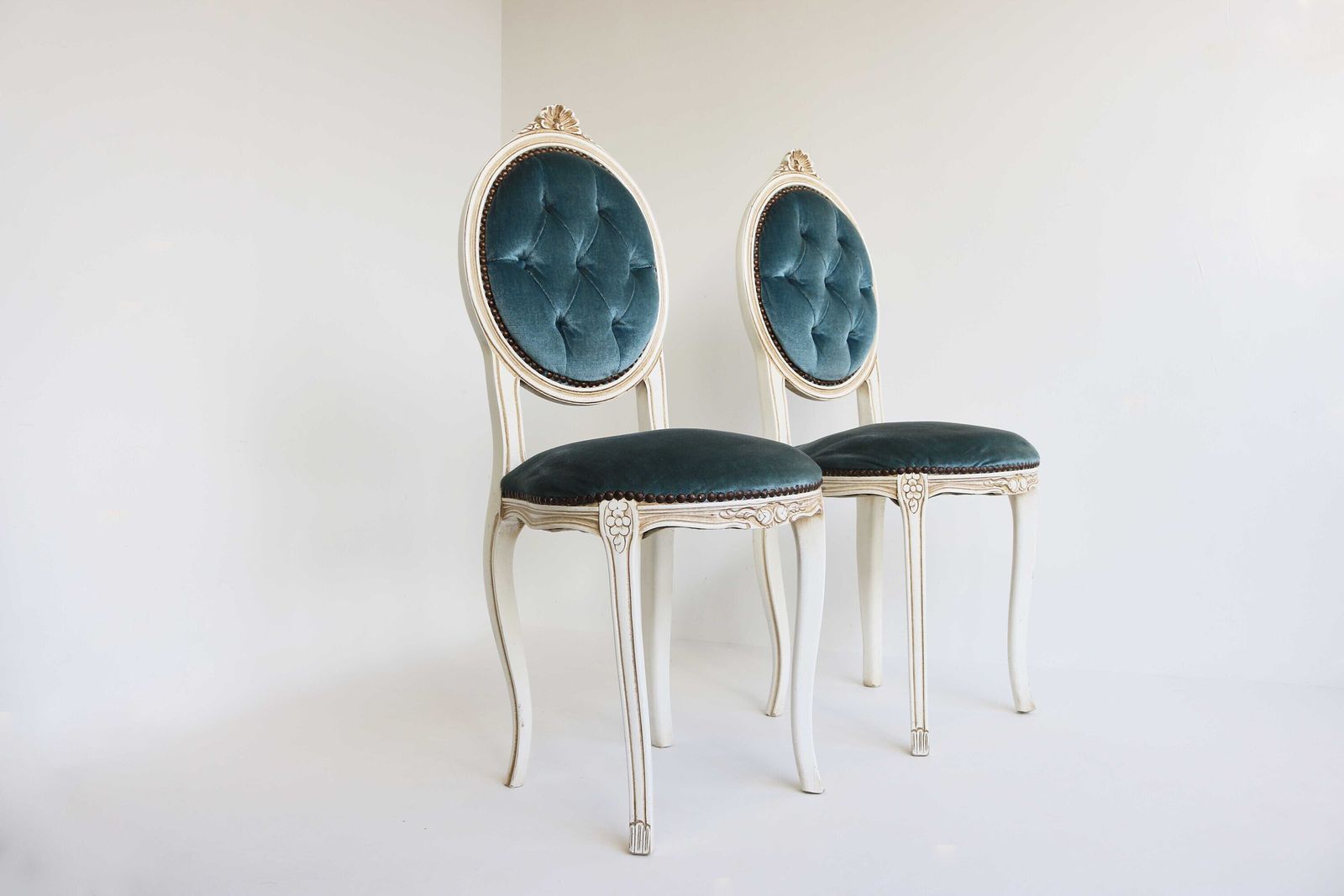 Set Hollywood Regency Italian Wood Carved Small Chairs Quilted Blue Fabric Romantic 1960 Midcentury Vanity Chairs Bedroom, Louis XV Style photo buy