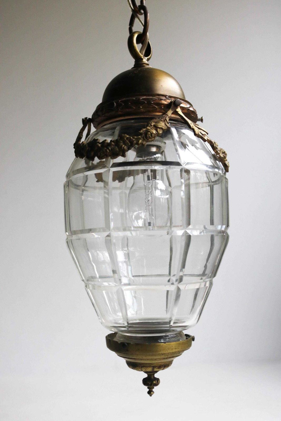 Antieke Art Deco Franse Hanglamp Met Guirlandes, Verguld Messing En Gegraveerd Glas, Plafondlamp, Ganglamp, Lantaarn, Jaren 1930 photo Verlichting