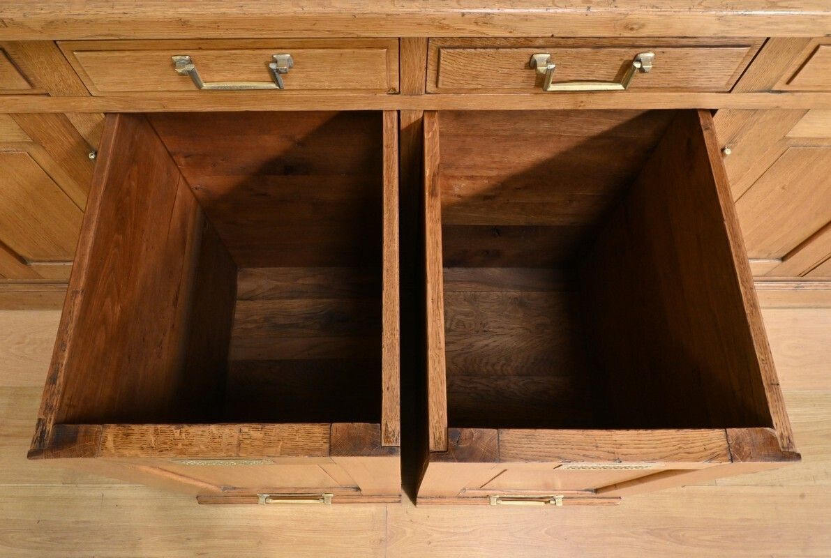 photo vintage Important Oak Commercial Furniture – 1920