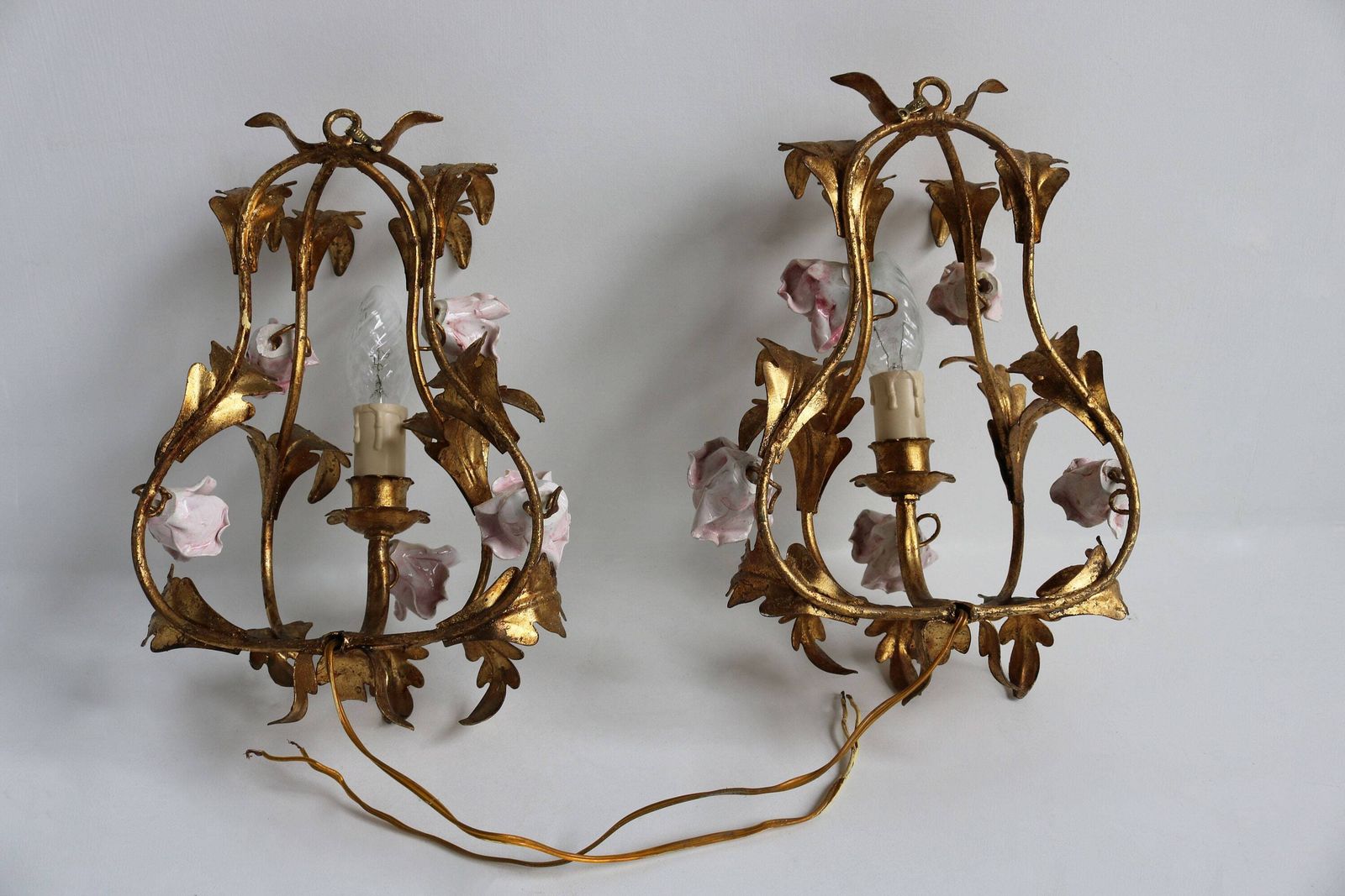 photo furniture Pretty Pair Of Gilded Tole Italian Wall Sconces With Hand Made Pink Porcelain Roses Flower Wall Lights Hollywood Regency Romantic 1950 1960