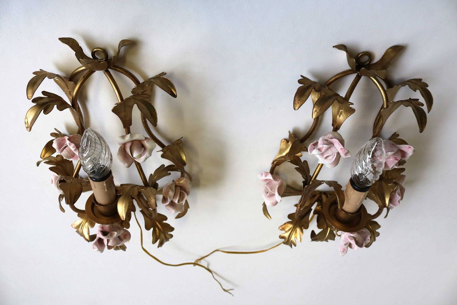 Lovely Pair Of Gilded Tole Italian Wall Sconces With Hand Made Pink Porcelain Roses Flower Wall Lights Hollywood Regency Romantic 1950 1960 photo vinterior