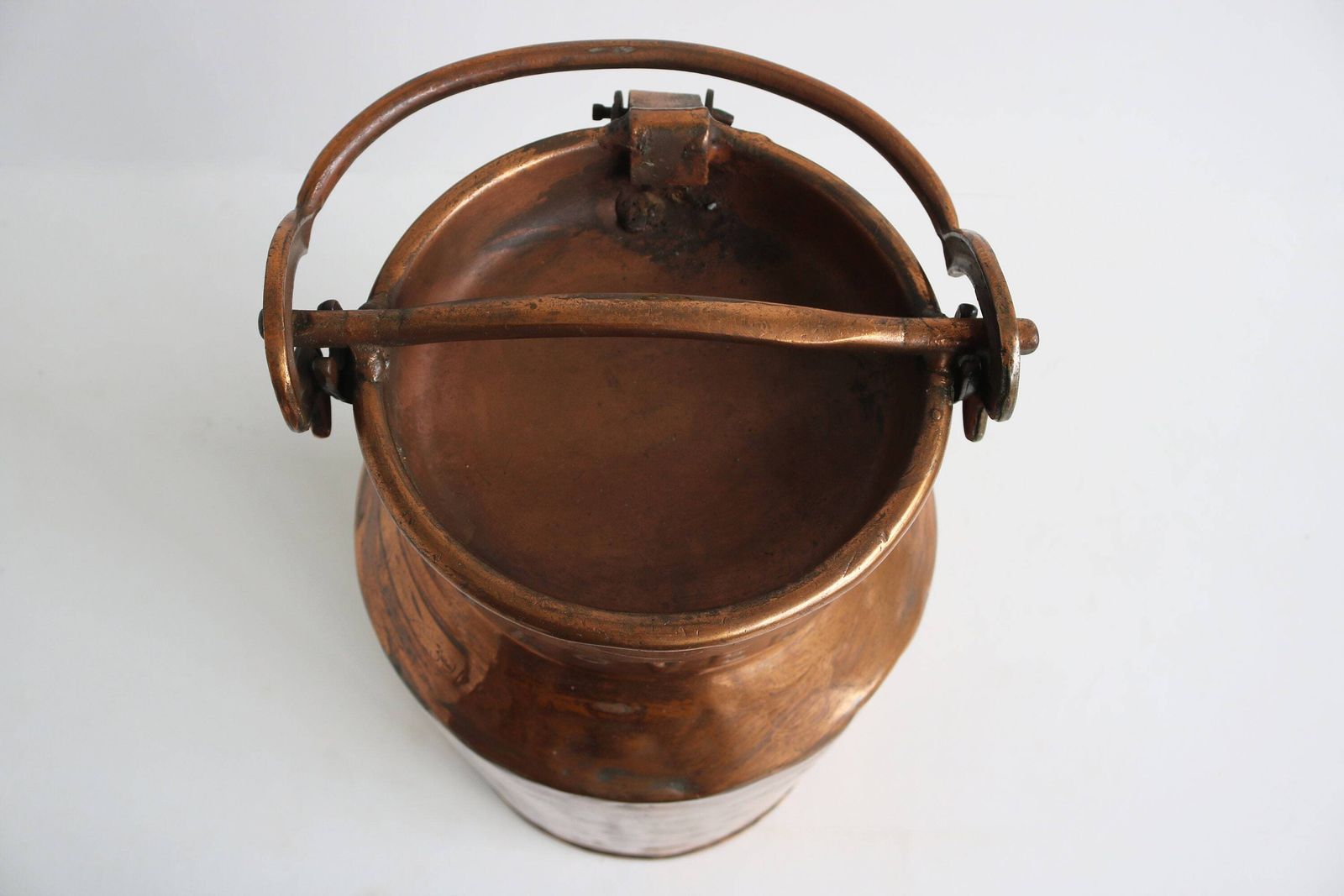 Klassieke Koperkleurige Melkbus Als Paraplubak – Eind 19e Eeuw, Landelijke Stijl photo for sale
