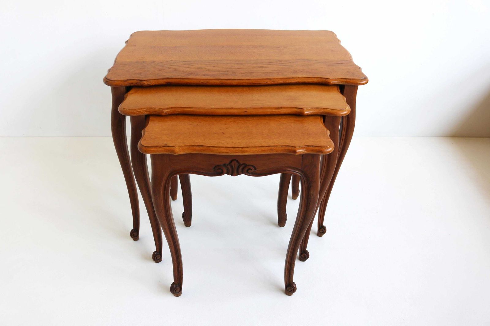 Vintage French Nesting Tables – Louis XV Style Oak Set Of 3 Ca. 1960s