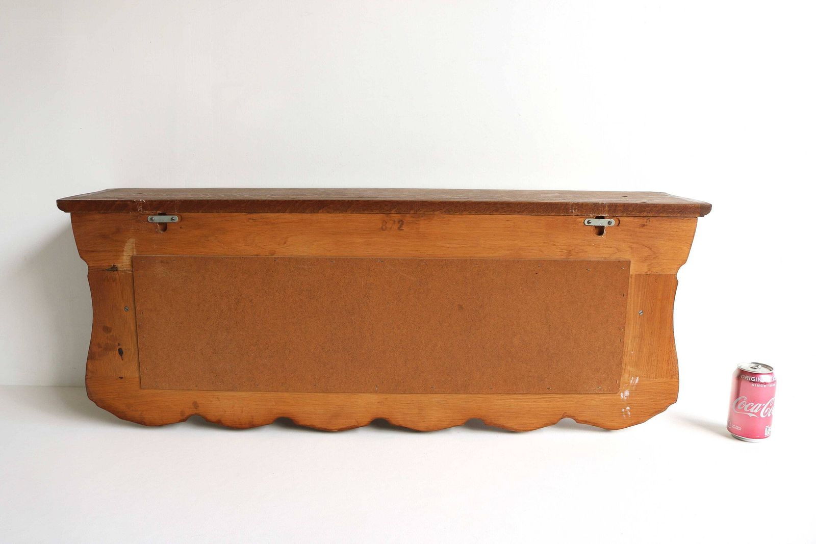 photo for sale Mid Century Eiken Kapstok – Vintage Hoedenrek, Halkapstok, Keukenrek Met Messing Haken En Bovenplank – Antiekstijl Boekenplank – Landelijke Stijl