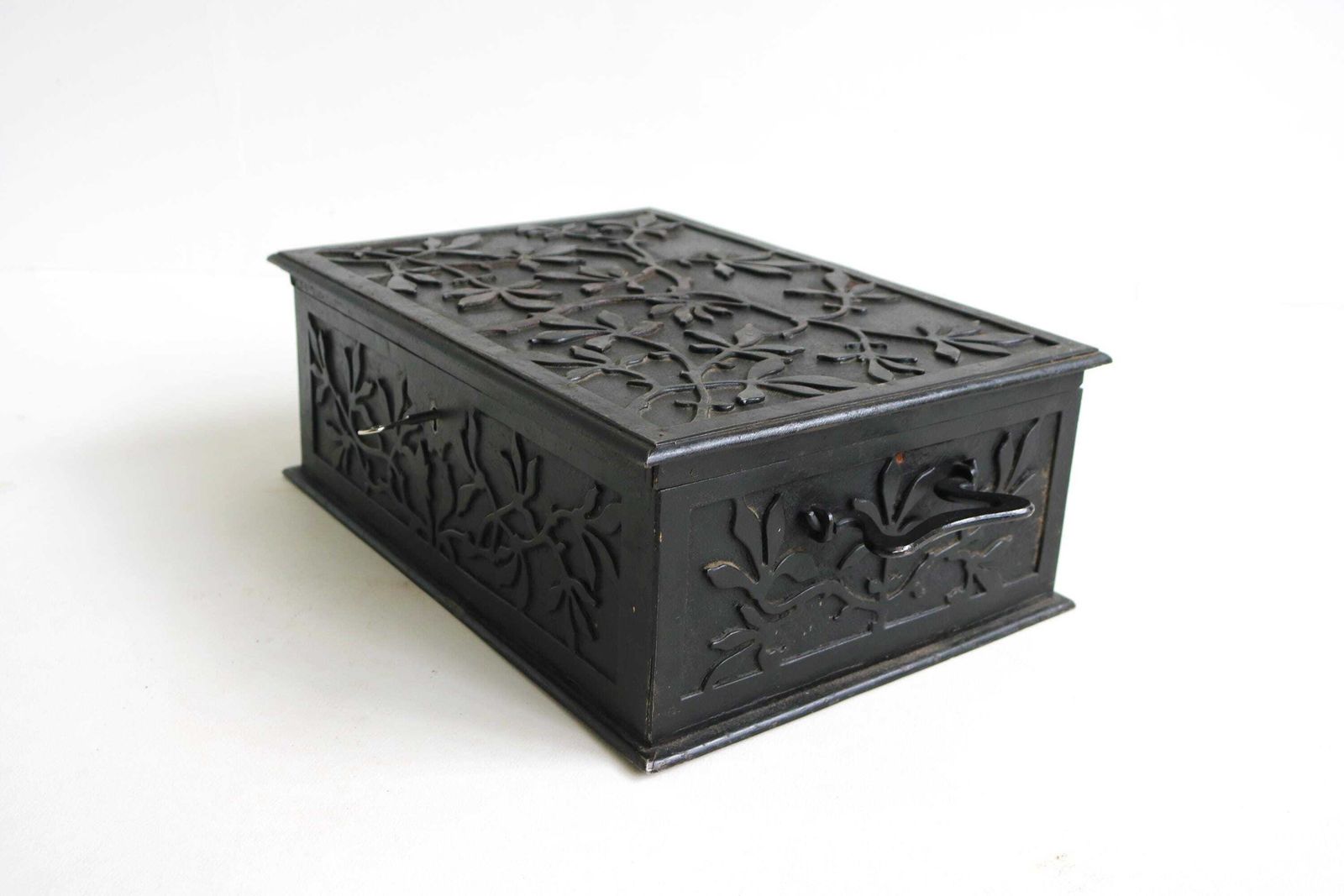 Arts And Crafts Victorian Antique Storage Safe Lidded Money Box Art Nouveau Cast Iron Lock Fireproof Treasure Chest Jewelry Archives 1880 photo Home Decor