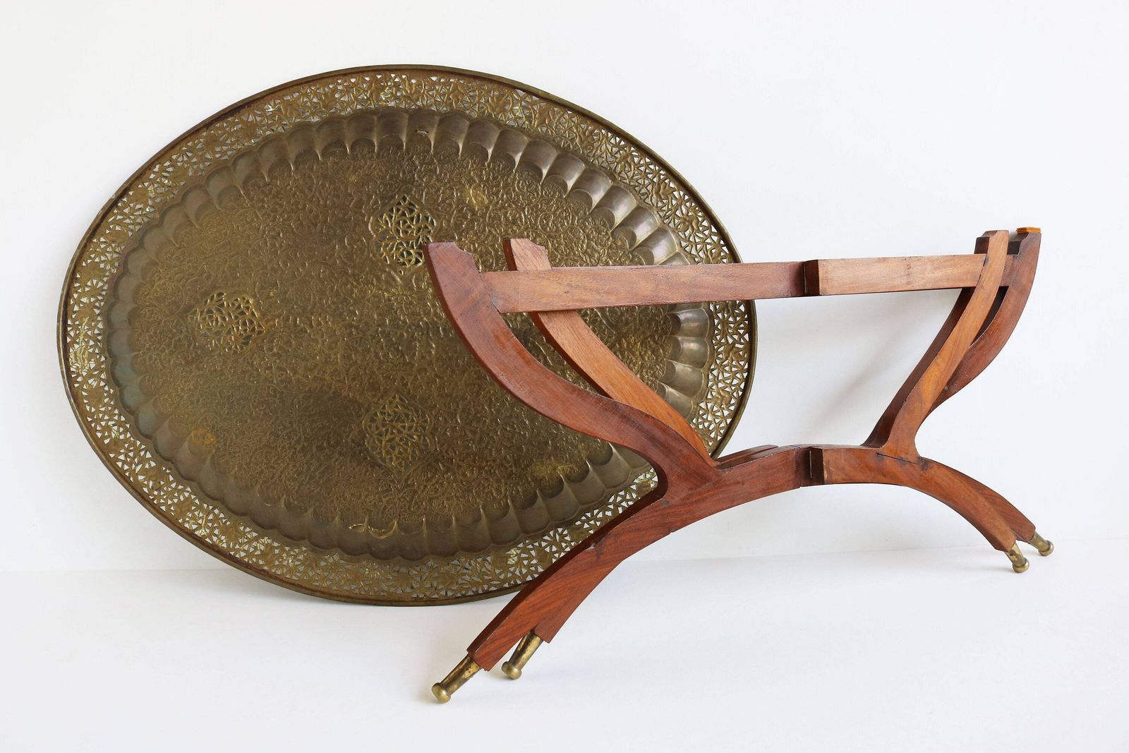 photo furniture Mid Century Modern Oval Brass Tea Tray Table Moroccan Coffee Table With Spider Leg Base 1960s Carlo Di Carli Style Boho Chic 2 Piece Set