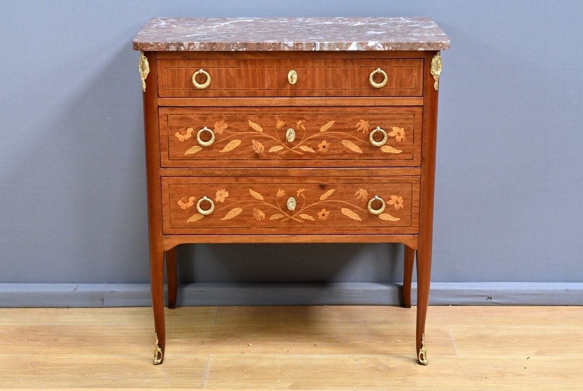 photo for sale Small Chest Of Drawers In Blond Mahogany – Early 20th Century