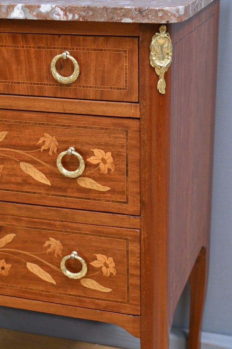 photo buy Small Chest Of Drawers In Blond Mahogany – Early 20th Century