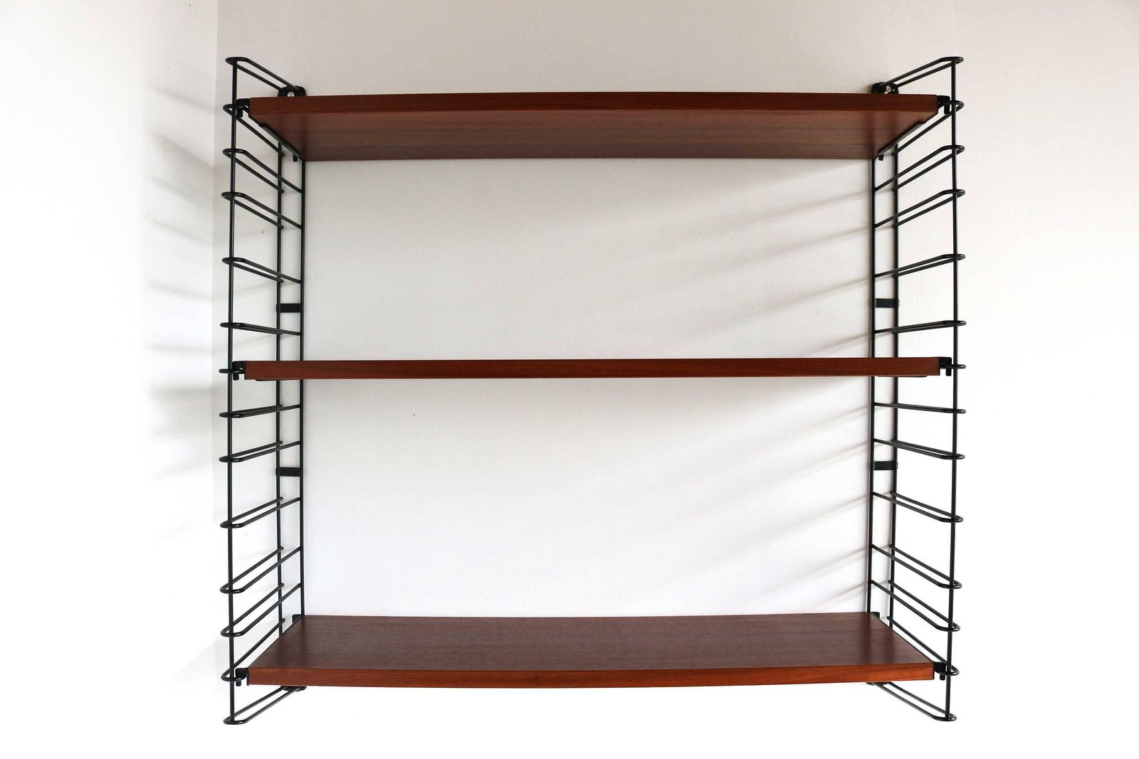 Verstelbaar Vintage Mid Century Teakhouten Wandrek – Tomado Design, Ebbenhouten Metaal En Teak, Jaren 1950–1960, Dutch Design photo 427.0