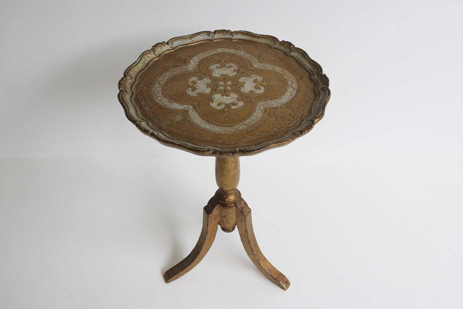 Florentine Bijzettafel – Italiaanse Mid Century Sidetafel Met Driepoot, Goud/Crème, Hollywood Regency, Jaren 1960, Rond, Vintage photo 382.0