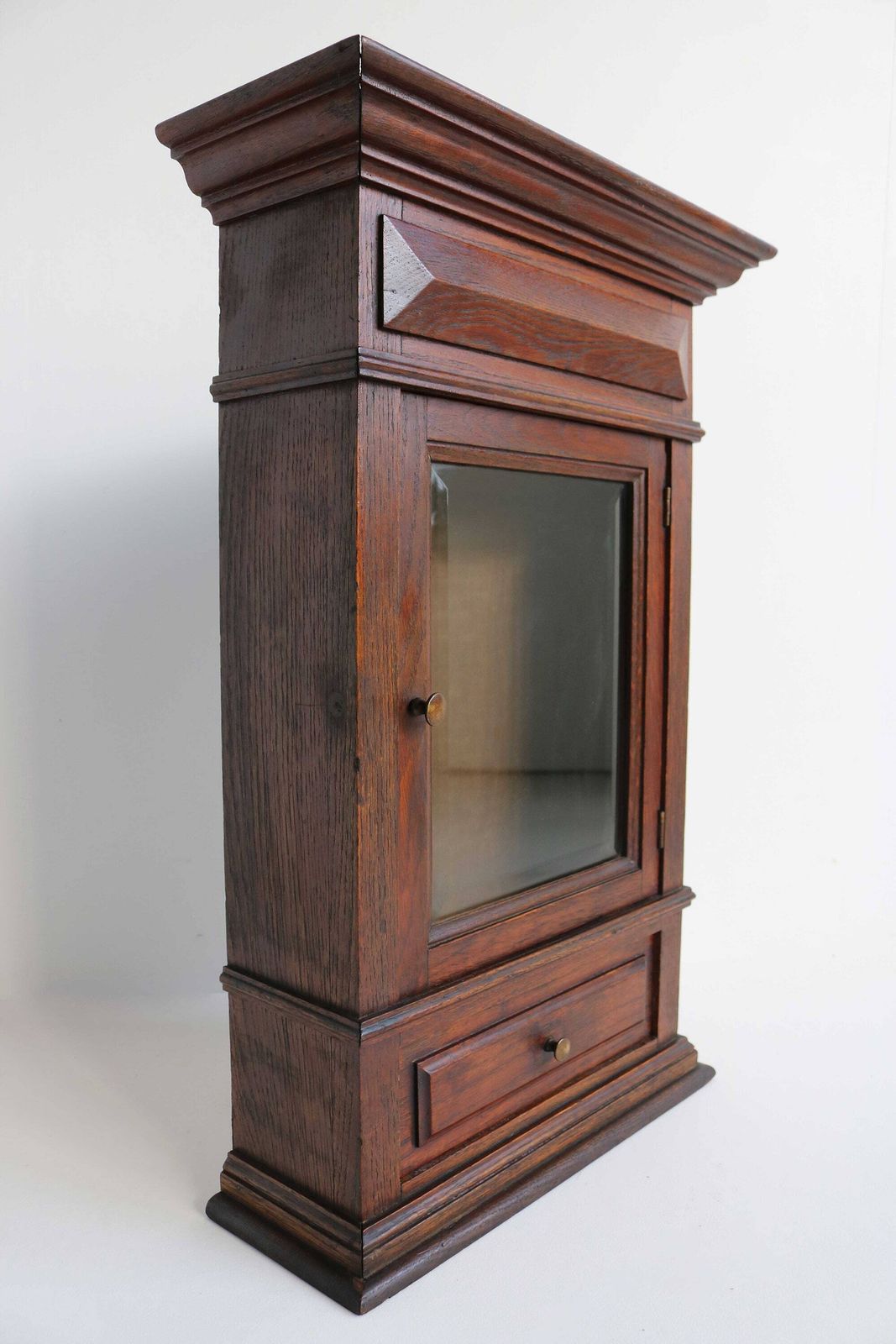 Antiek Houten Medicijnkastje – Badkamer/Apothekersstijl – Helder Geslepen Glas – Lade – Klein Wandkastje – Keukenkastje – Vitrinekastje – 1880–1900 photo Meubels