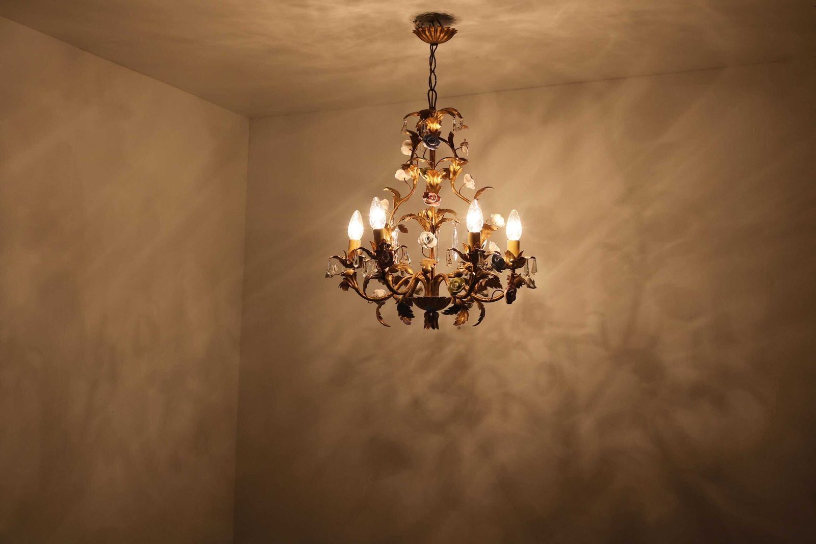 Italian Florentine Tole Chandelier Hand Made Ceramic Roses Hanging Crystals Pendant Ceiling Light Flowers Gold Plated Metal Acanthus Leaves photo for sale