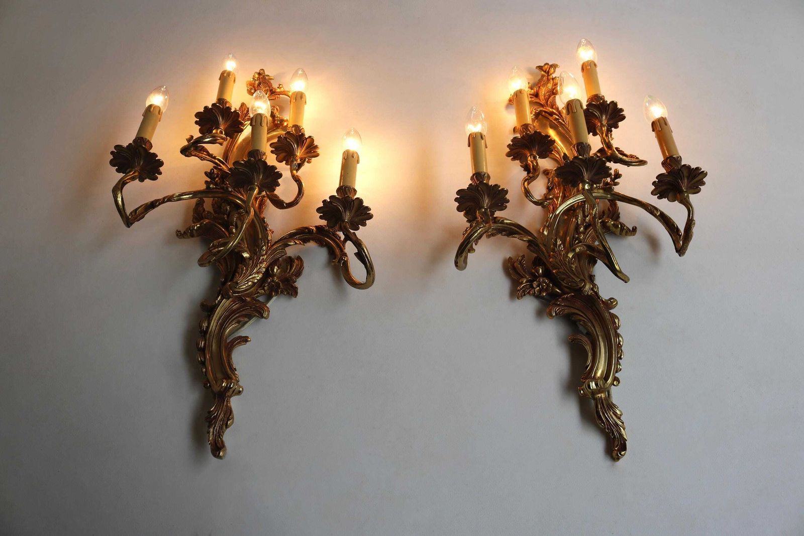 Couple Monumental French Gilt Brass Wall Sconces Appliques Pair Of French Louis XV Style Wall Lamps Antique Style Wall Lights Chateau 1960s photo 2422.0