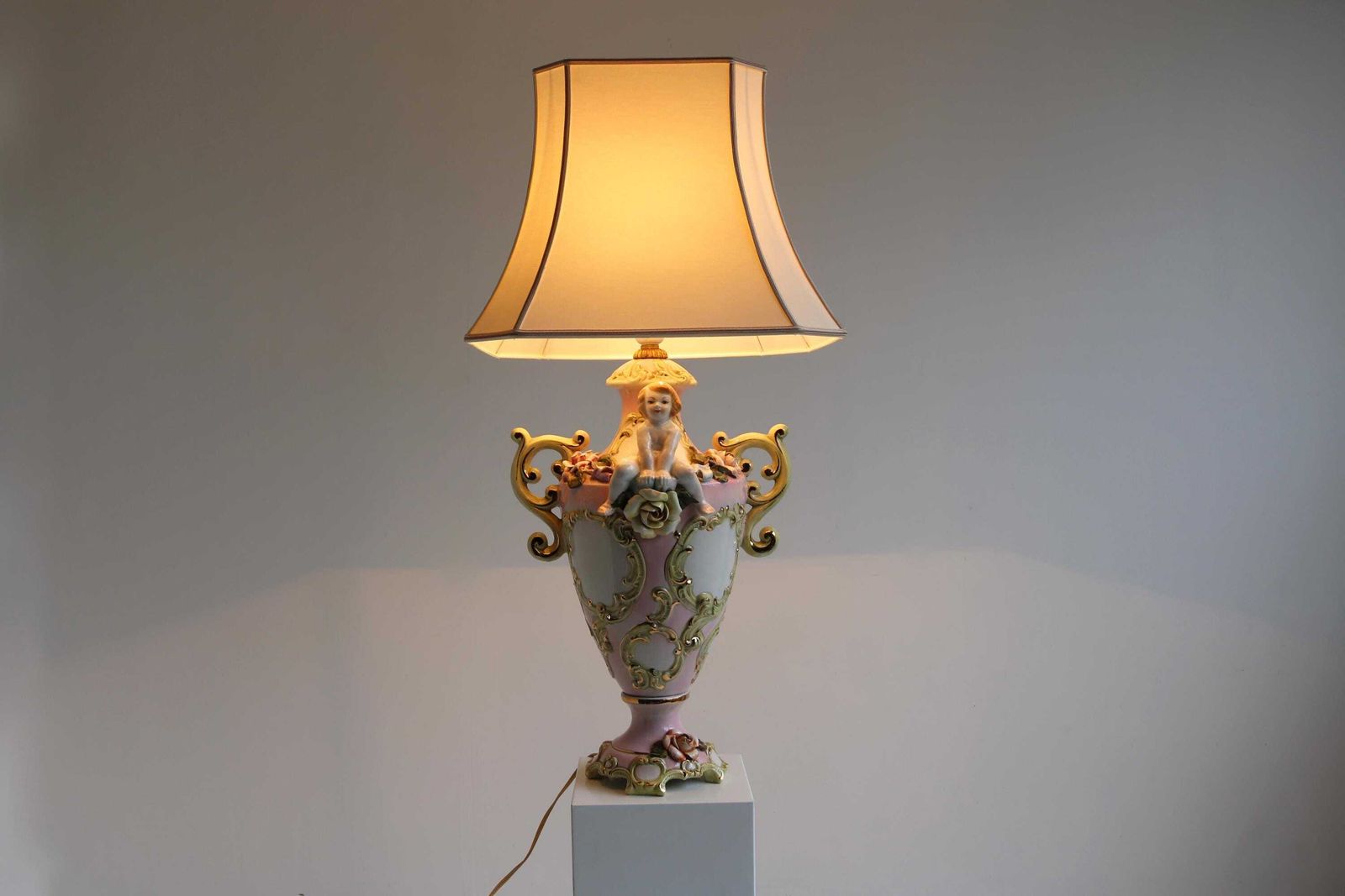 Capodimonte Porcelain Cherubs Vintage Large Table Lamp, Mid Century Floral Desk Lamp Marked "994 Made In Italy" 1950s photo 831.0