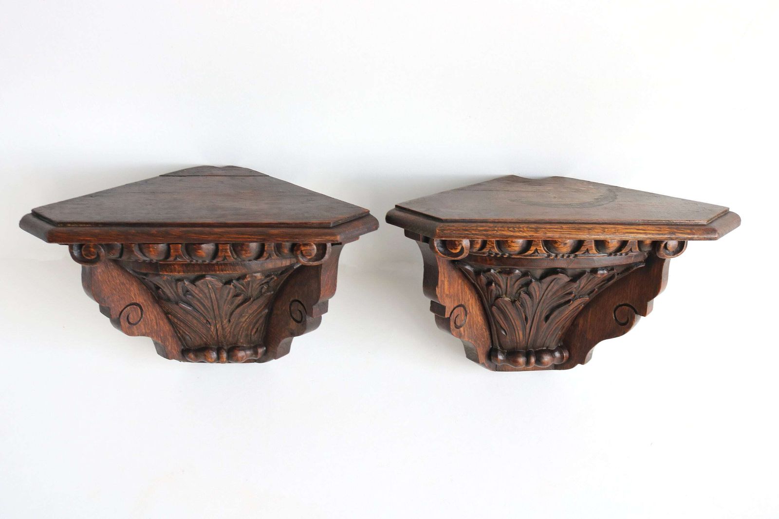 Twee Antieke Eiken Hoekwandconsoles – Gesneden Houten Wandplankbeugels, Franse Wandplank, Decoratieve Hangplank, Voetstuk, 19e Eeuw photo vinterior