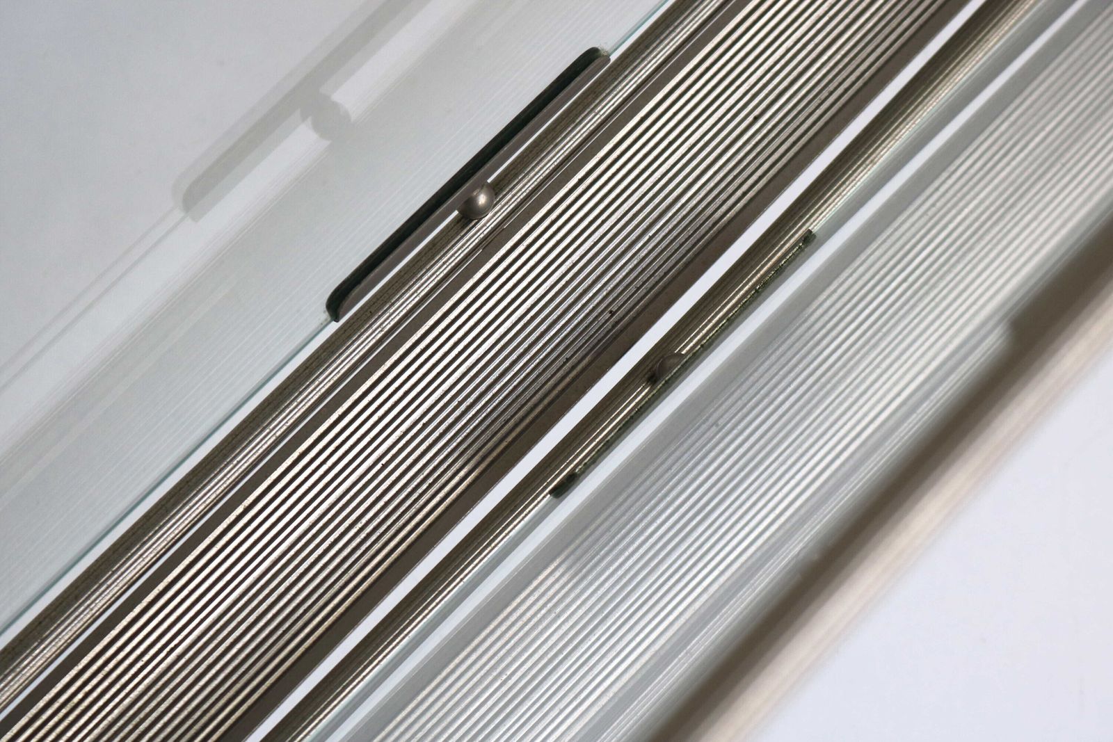 A French Maison Jansen Style Silver Brass And Clear Glass Magazine Rack Paris Magazine Stand Chique Style Magazine Holder 1960s Design photo vinterior