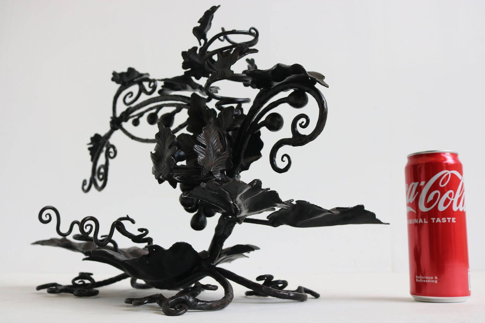 photo furniture Antique Wine Theme Desk Top Pen Ink Stand Wrought Iron Bunch Of Grapes Leaves Arts & Crafts Inkwell Blacksmith Hand Crafted Jewelry Display