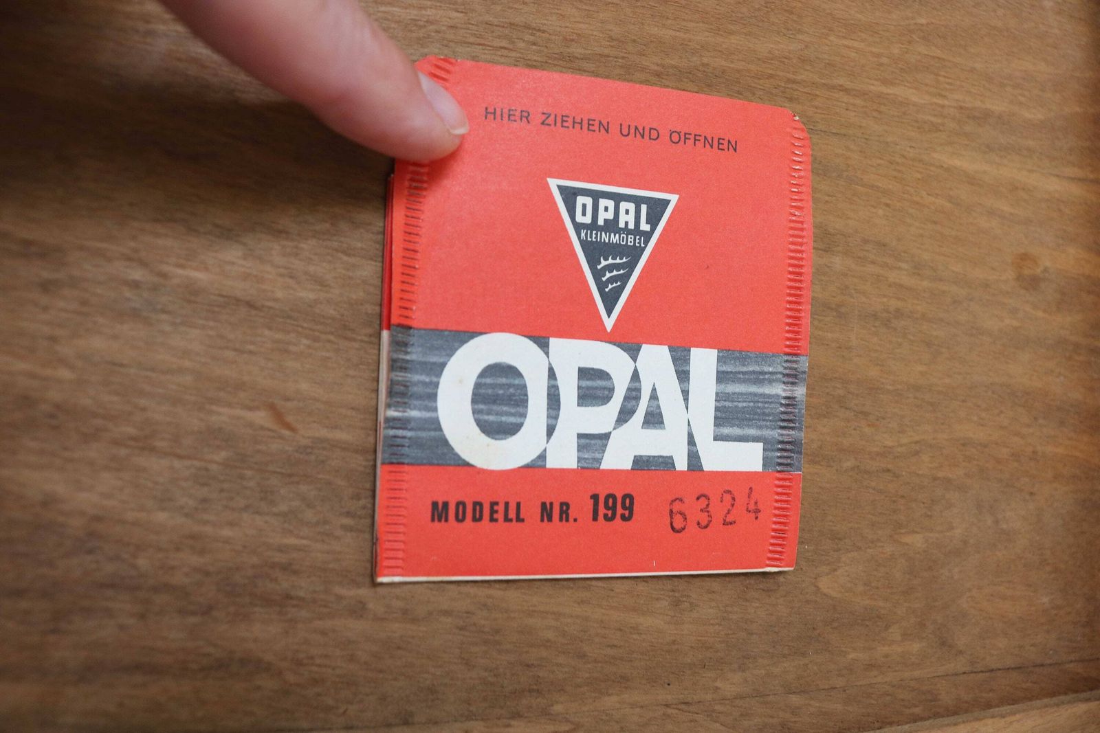 Paar / Set, Vintage Nachtvalet Mid Century Dressboys / Twee Nachtkastjes, Valet Standaard Hout, Slaapkamermeubilair, Gemaakt Door Opal, Jaren 1960 photo vinterior