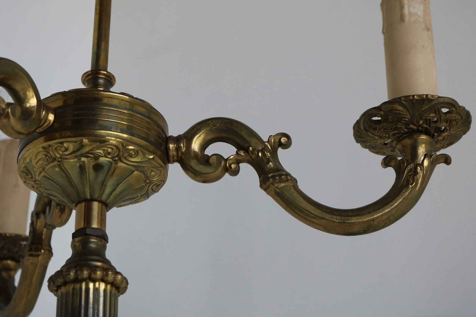 Mid Century Italiaanse Marmeren, Onyx En Messing Hollywood Regency Vloerlamp Met Leeuwenpootjes – Ca. Jaren 1950 photo vintage