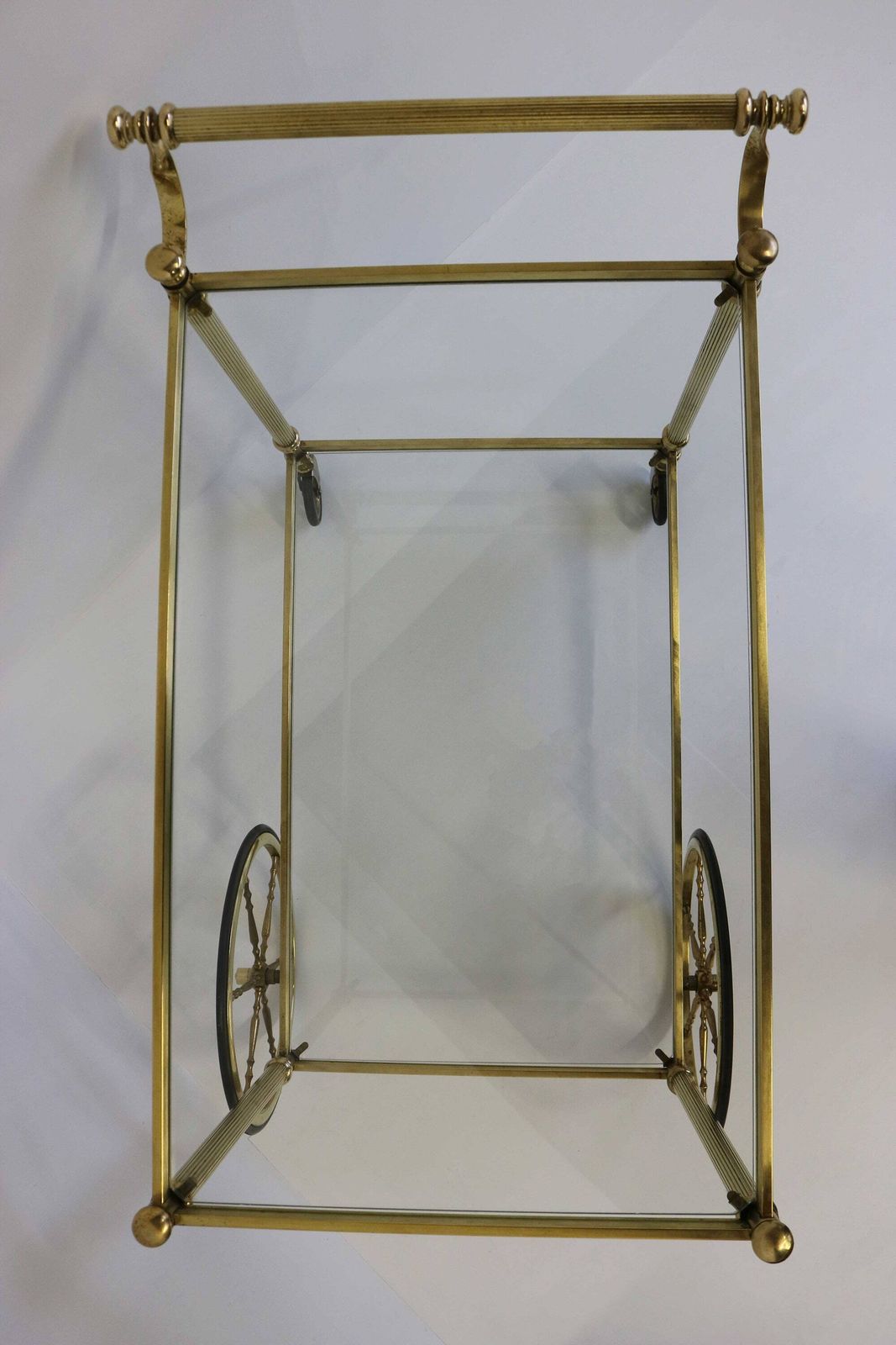 photo furniture Mid Century Bar Cart Brass Serving Trolley Cocktail Entertainment Beverages Tea Cart Clear Glass Hollywood Regency 1960s