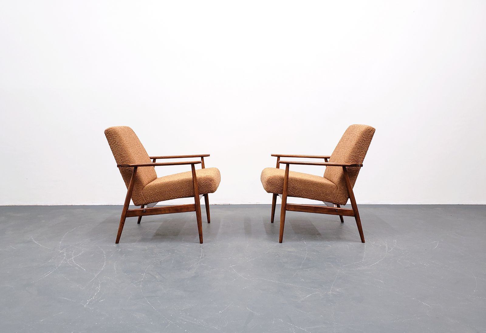 One Left   1960 Henryk Lis Armchair In Mocha Mousse Boucle photo vinterior