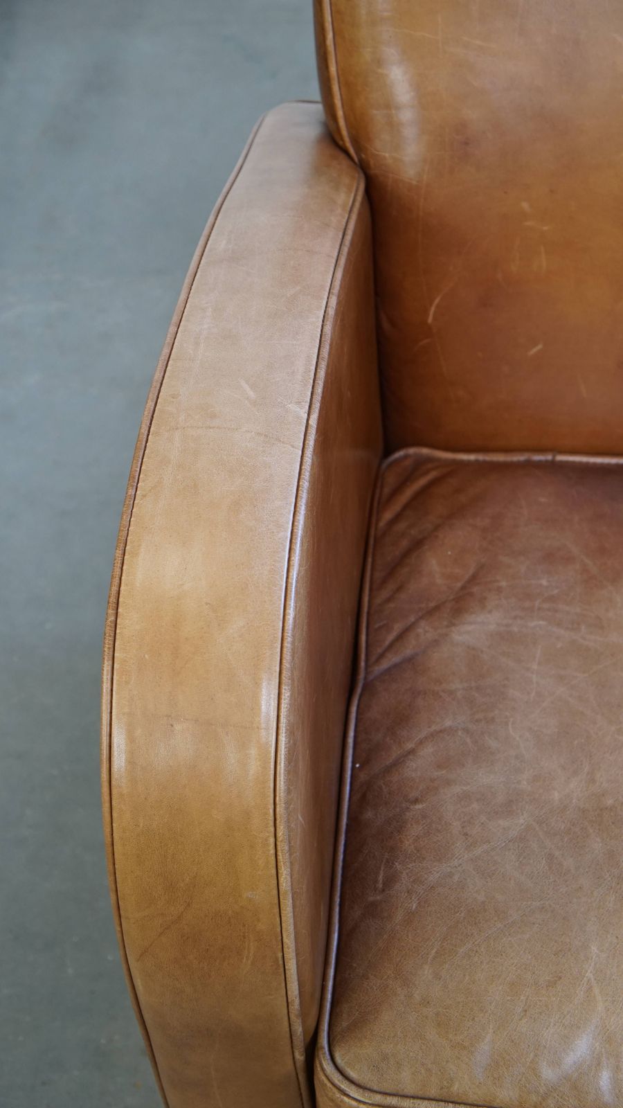 Strakke Design Fauteuil In Koeienhuid, Licht Cognackleurig photo buy