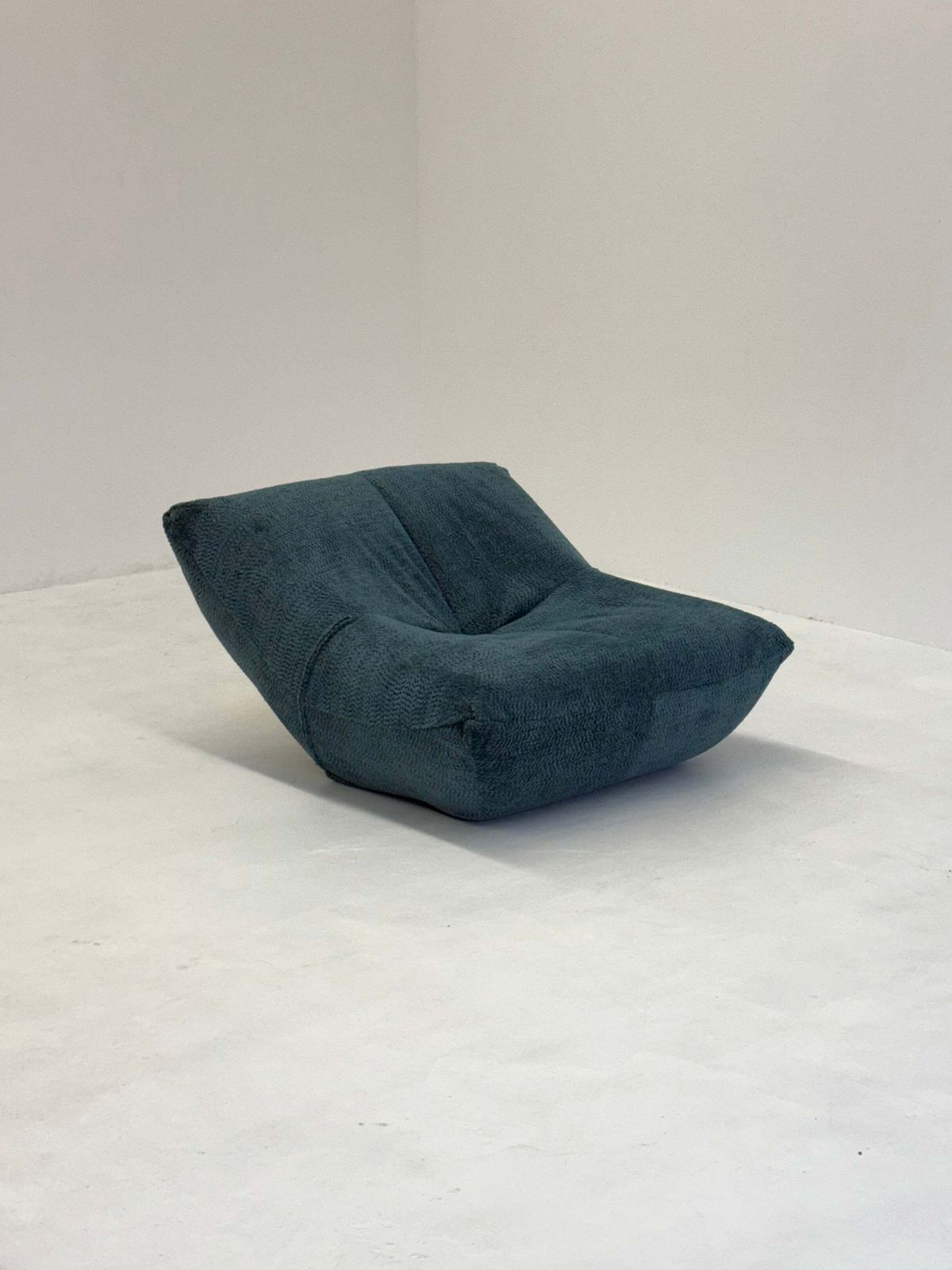 photo furniture Papillon Lounge Chairs Door Guido Maria Rosati Voor Giovannetti In Blauw