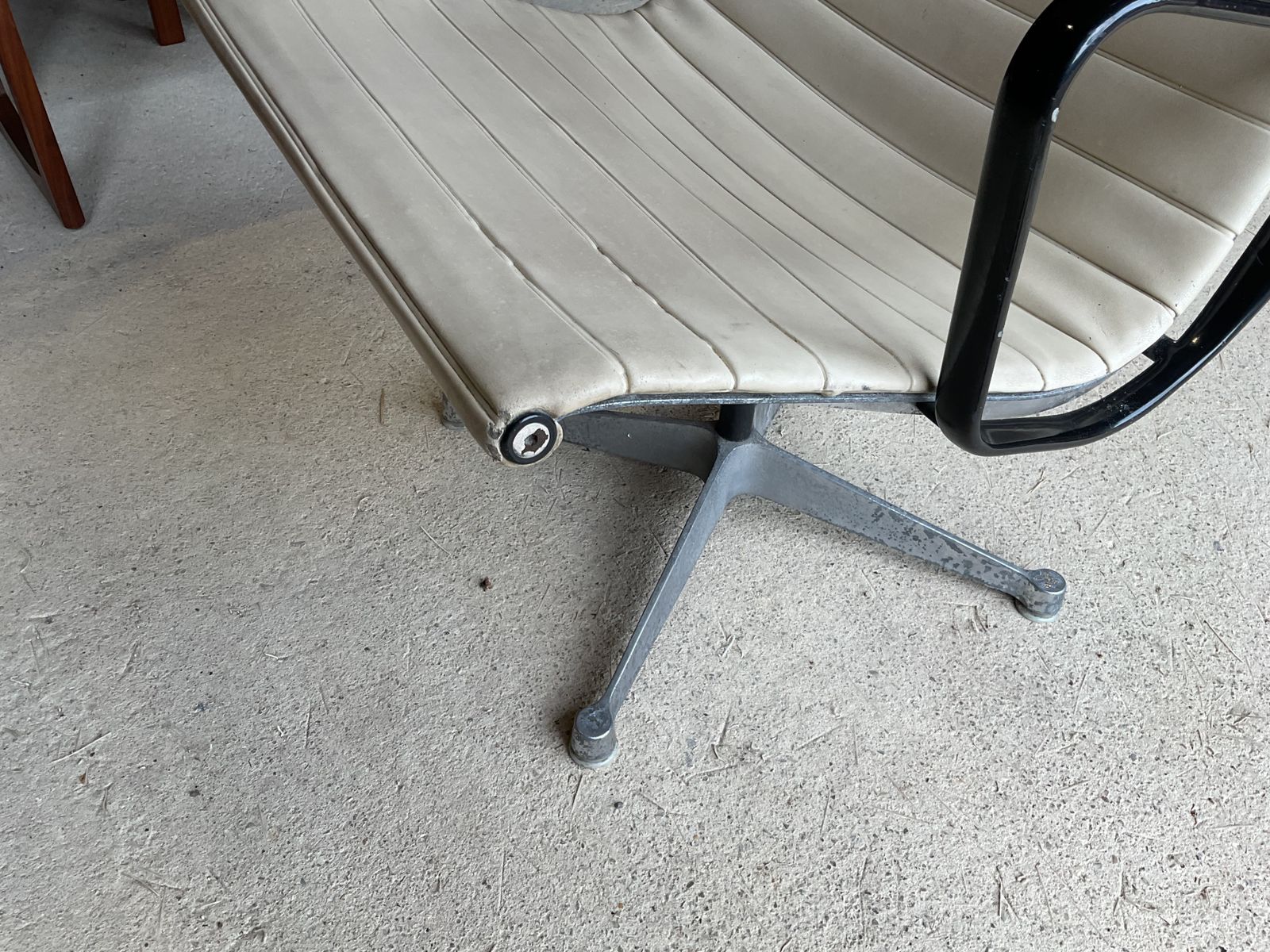 685.0 Charles & Ray Eames For Herman Miller Co. Chair, Model 681/82, C. 1959. Vintage photo