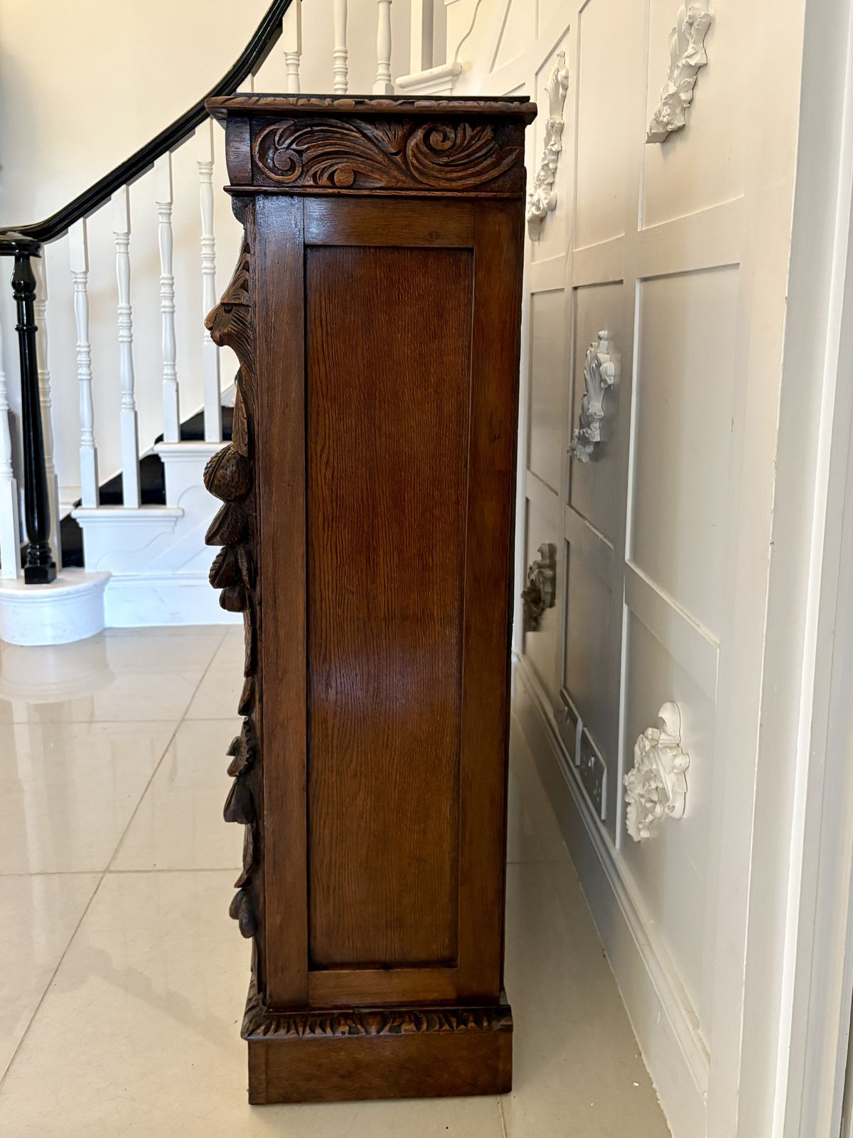 photo vinterior Antique 19th Century Carved Oak Open Bookcase