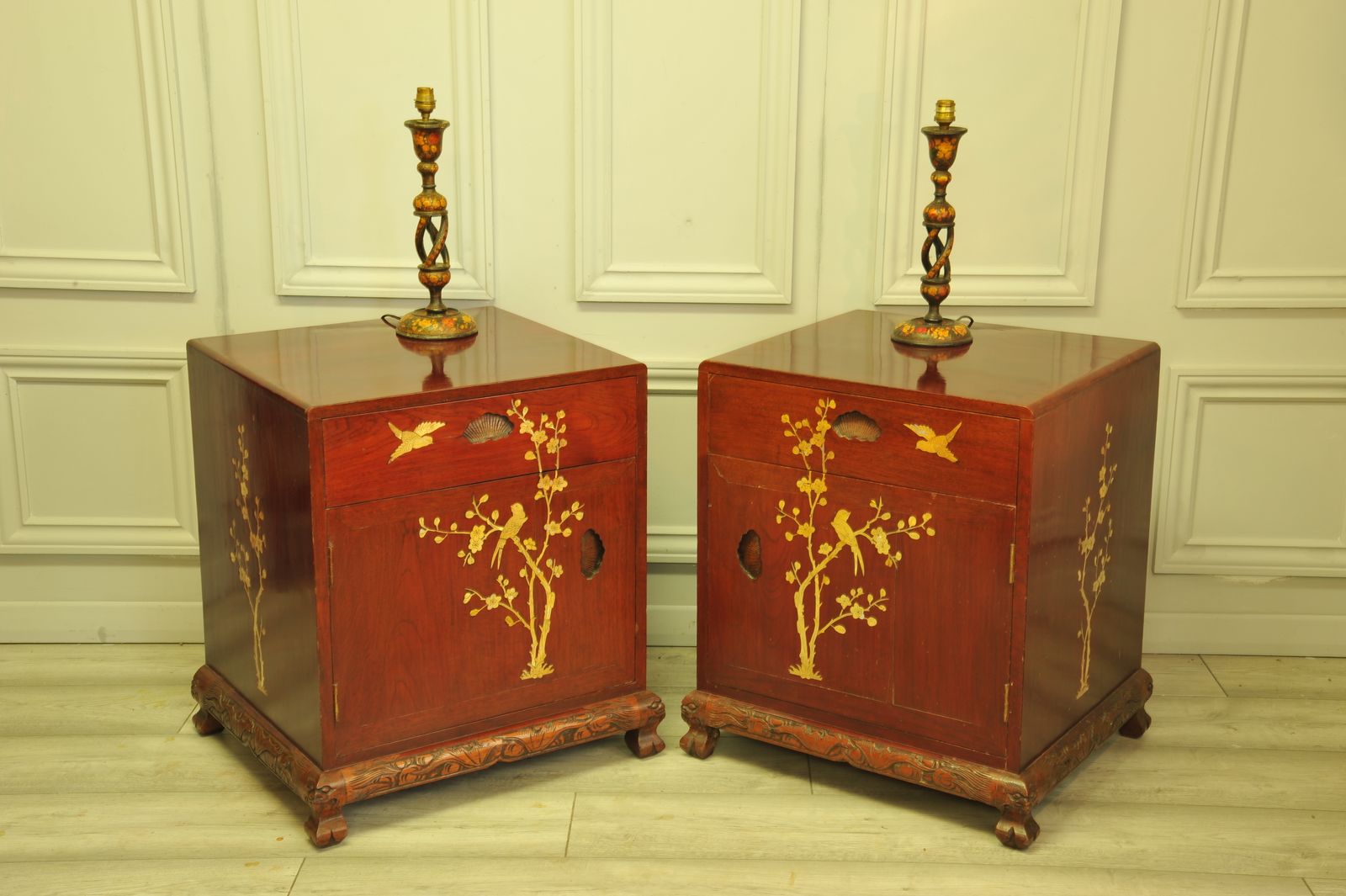 A Good Quality Pair Of Vintage English Chinoiserie Decorated Side Cabinets photo buy