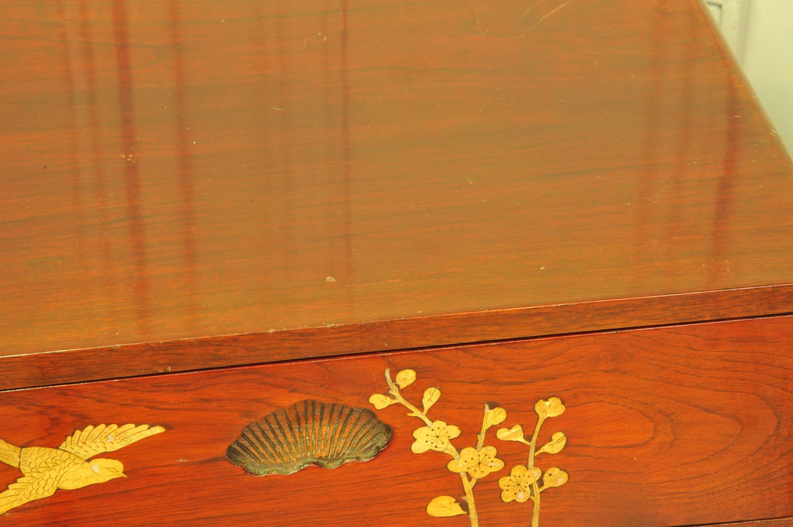 photo vinterior A Good Quality Pair Of Vintage English Chinoiserie Decorated Side Cabinets