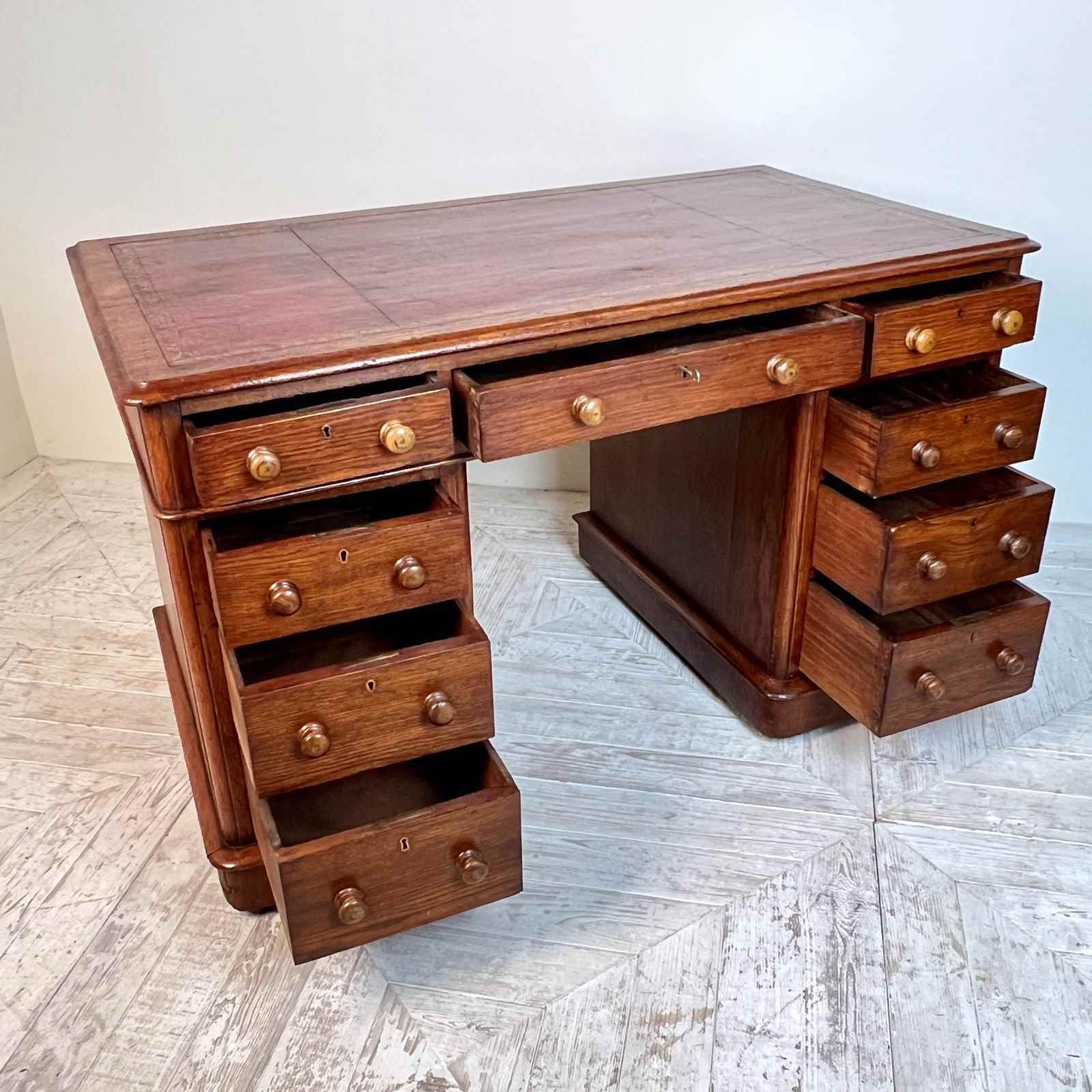 Victorian Oak Pedestal Desk By Deighton & Dunthorne, Holborn, London photo 950.0