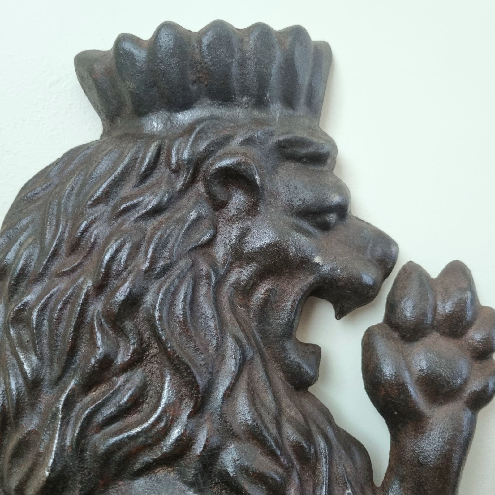 A Large And Imposing Pair Of Cast Iron Heraldic Rampant Crowned Lion Mounts, Ideal For A Variety Of Architectural Or Decorative Applications. photo Home Decor