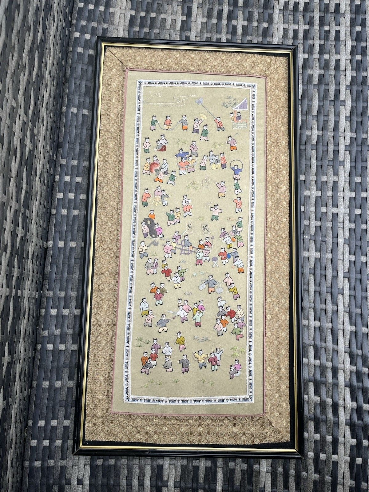 photo vintage Large Oriental Chinese Silk Embroidered Panel Wall Art 100 Children Playing