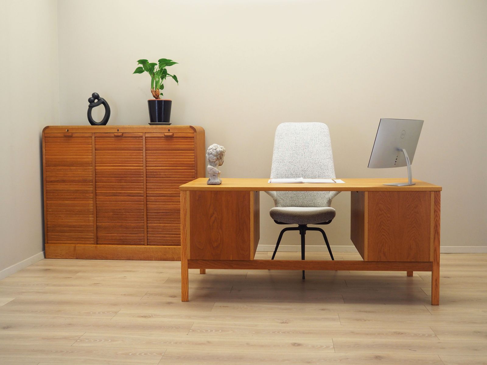 photo buy Swivel Armchair, Italian Design, 1970s, Production: Italy