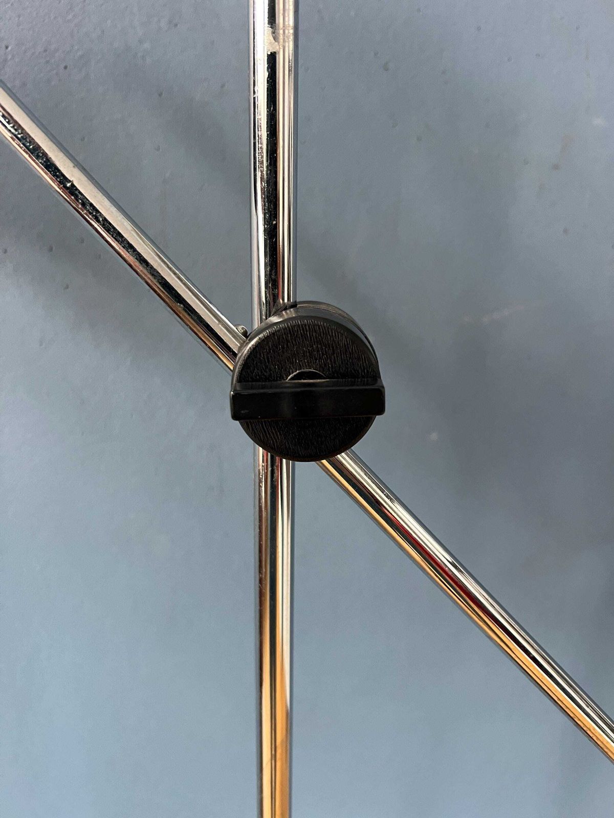 photo furniture Vintage Verstelbare Zwarte Vloerlamp In De Stijl Van Hoogervorst