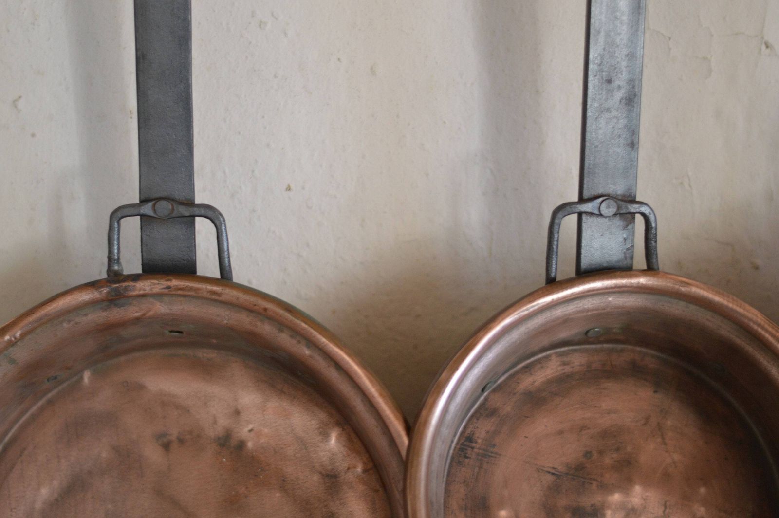 Antique French Set Of 3 Copper Pans / 3 Copper And Iron Pans From 18c / Decorative Set Of Saute Pans / Antique Copper Frying Pans photo vinterior