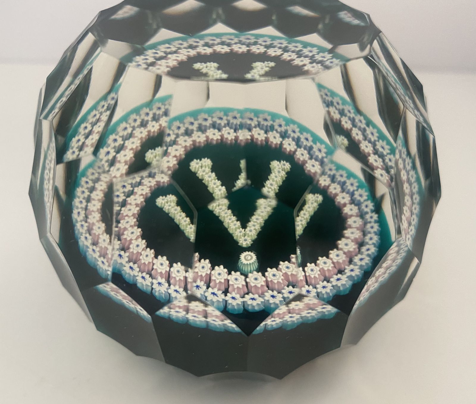 photo vinterior Rare, Caithness, ‘Victory’ (In Europe), Limited Edition, Millefiori Paperweight, 27/100